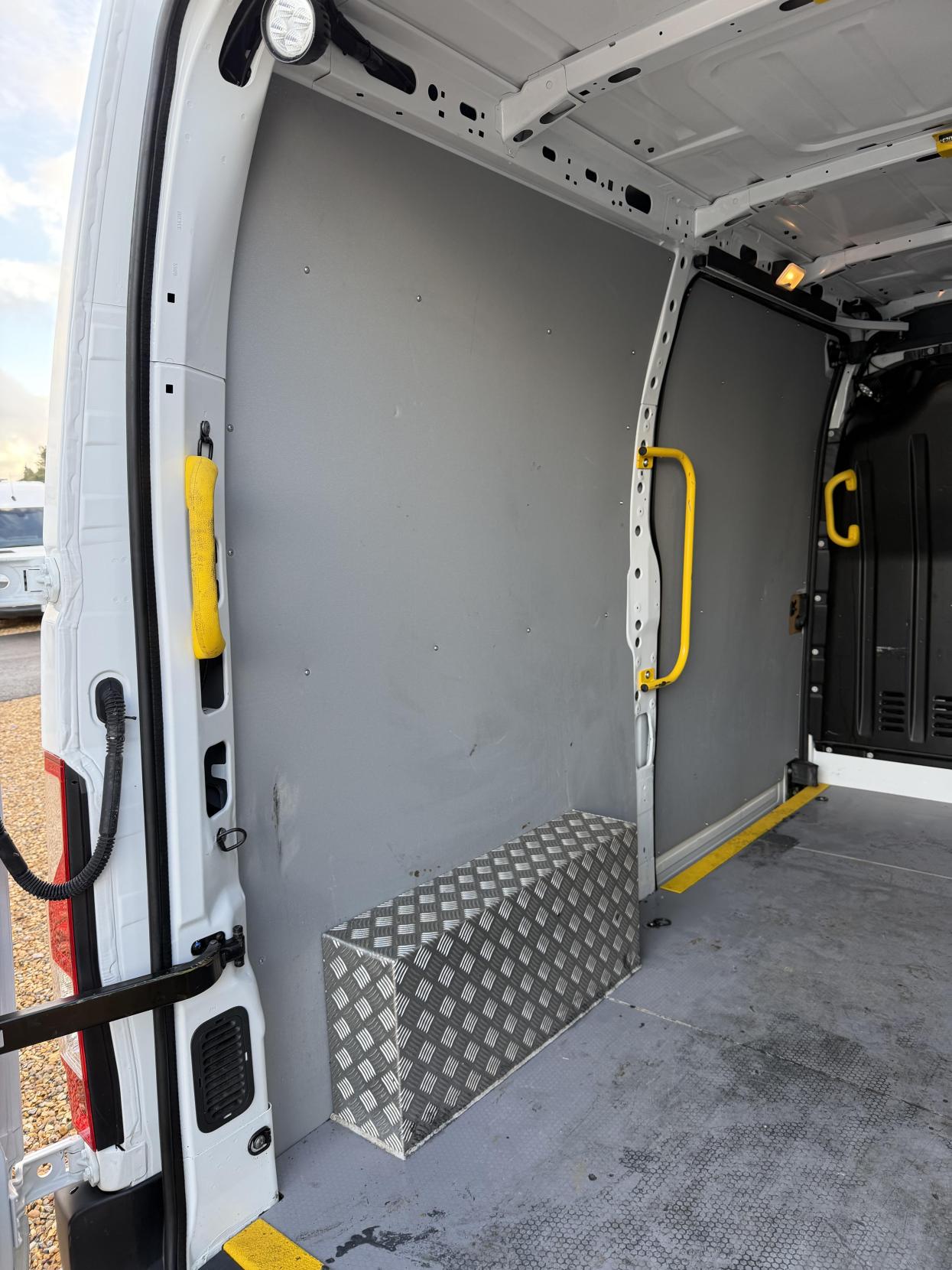 Vauxhall Movano 2.3 CDTi 3500 Panel Van 5dr Diesel Manual FWD L2 H2 Euro 6 (130 ps)