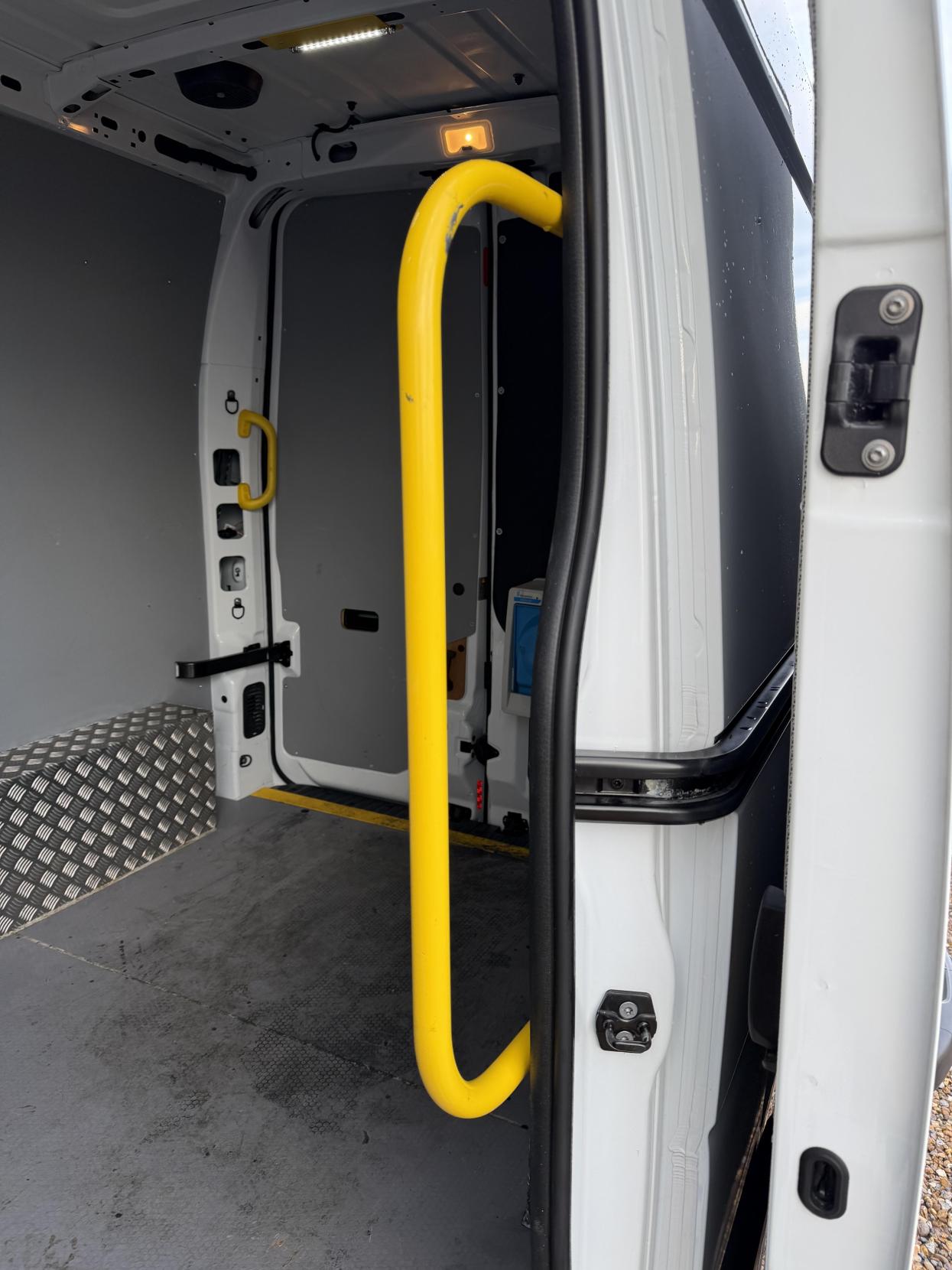 Vauxhall Movano 2.3 CDTi 3500 Panel Van 5dr Diesel Manual FWD L2 H2 Euro 6 (130 ps)