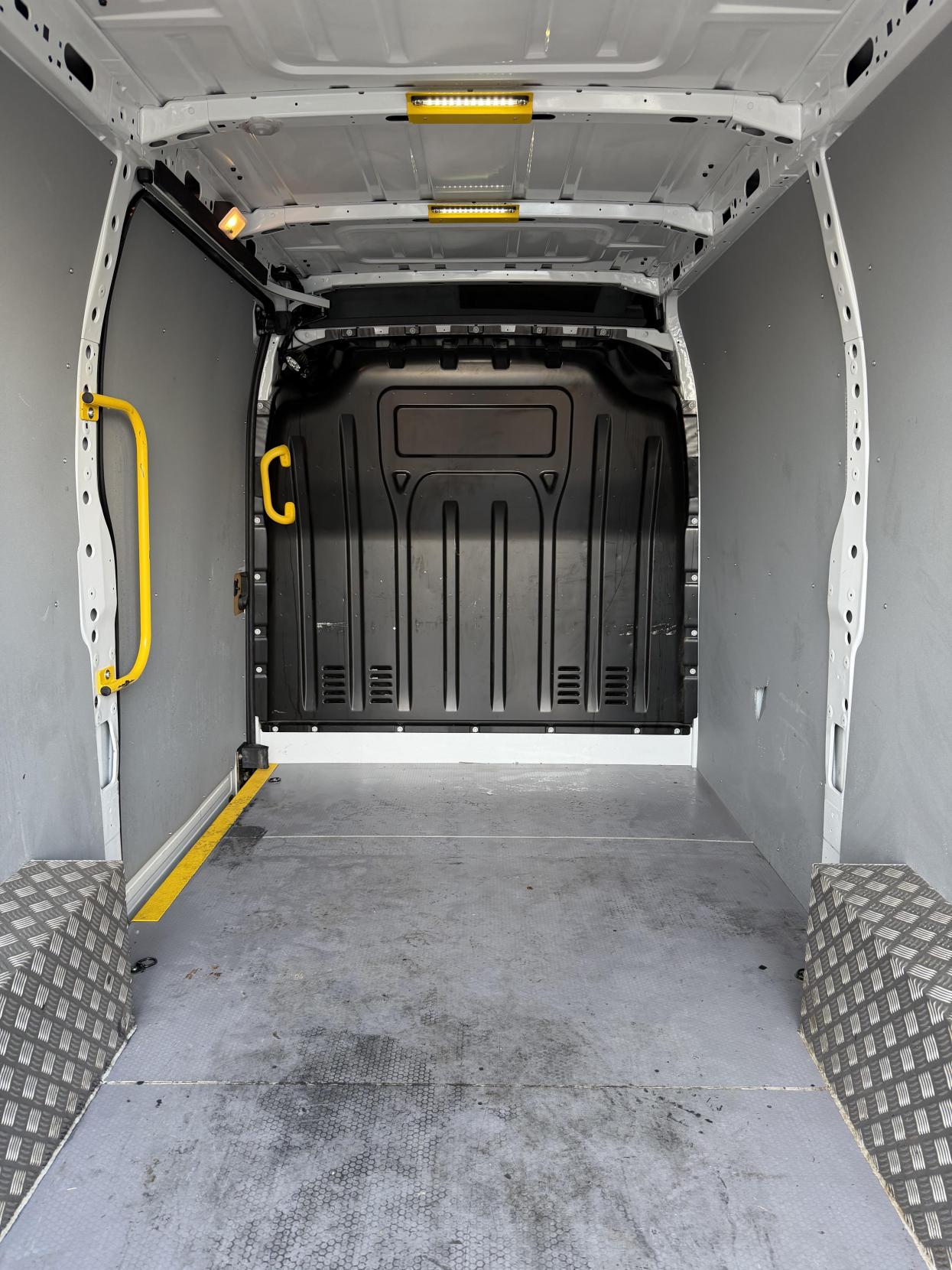 Vauxhall Movano 2.3 CDTi 3500 Panel Van 5dr Diesel Manual FWD L2 H2 Euro 6 (130 ps)