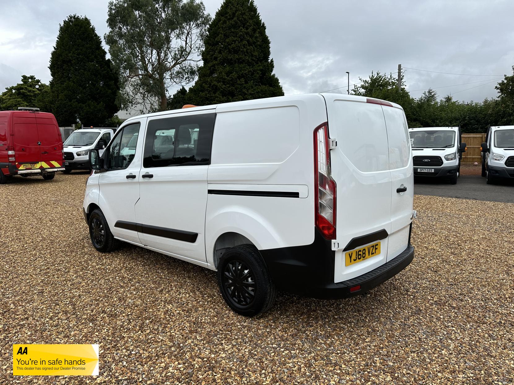 Ford Transit Custom 2.0 280 EcoBlue Crew Van Double Cab 5dr Diesel Manual L1 H1 Euro 6 (5 Seat) (105 ps)