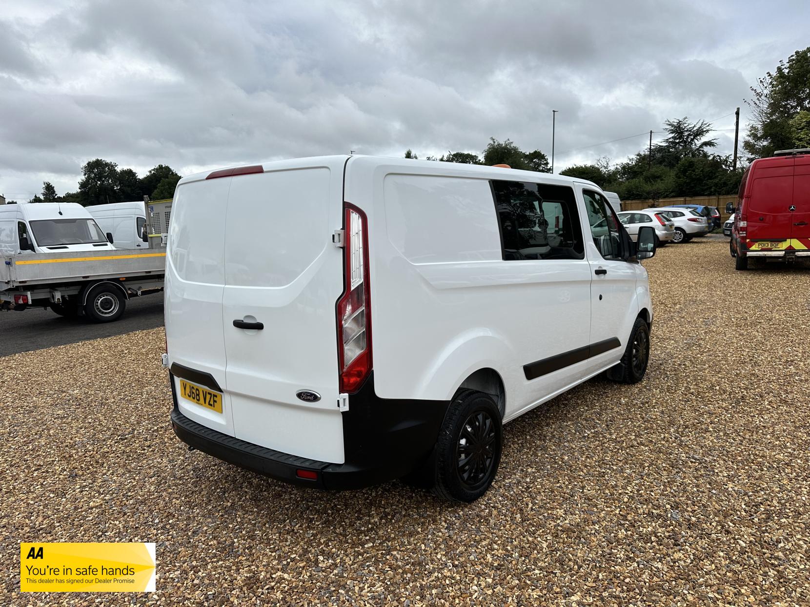 Ford Transit Custom 2.0 280 EcoBlue Crew Van Double Cab 5dr Diesel Manual L1 H1 Euro 6 (5 Seat) (105 ps)