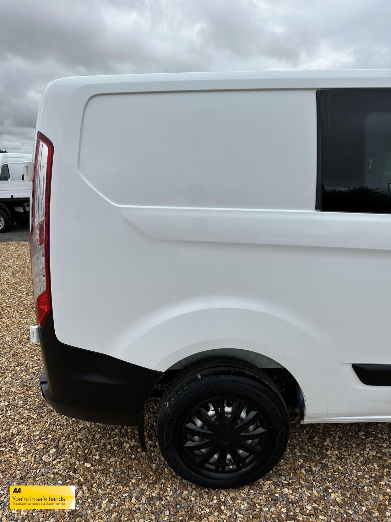Ford Transit Custom 2.0 280 EcoBlue Crew Van Double Cab 5dr Diesel Manual L1 H1 Euro 6 (5 Seat) (105 ps)