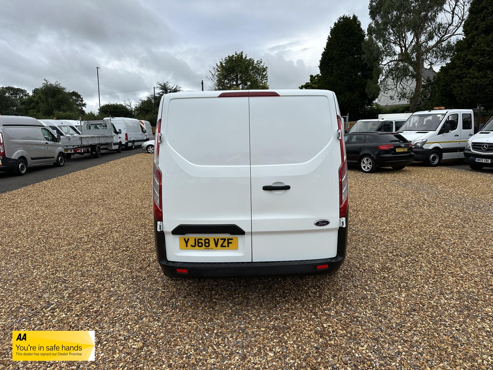 Ford Transit Custom 2.0 280 EcoBlue Crew Van Double Cab 5dr Diesel Manual L1 H1 Euro 6 (5 Seat) (105 ps)
