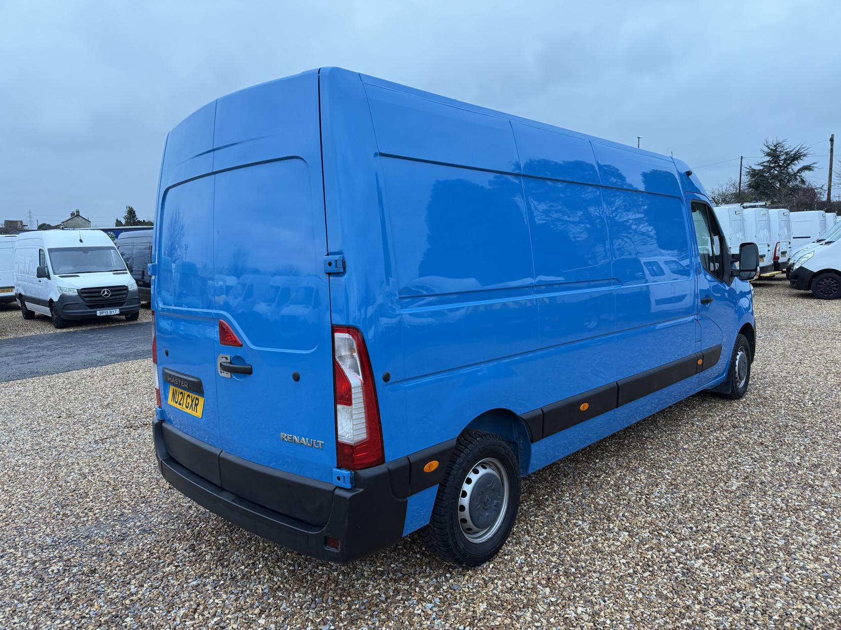 Renault Master 2.3 dCi ENERGY 35 Business Panel Van 4dr Diesel Manual FWD LWB Medium Roof Euro 6 (s/s) (150 bhp)