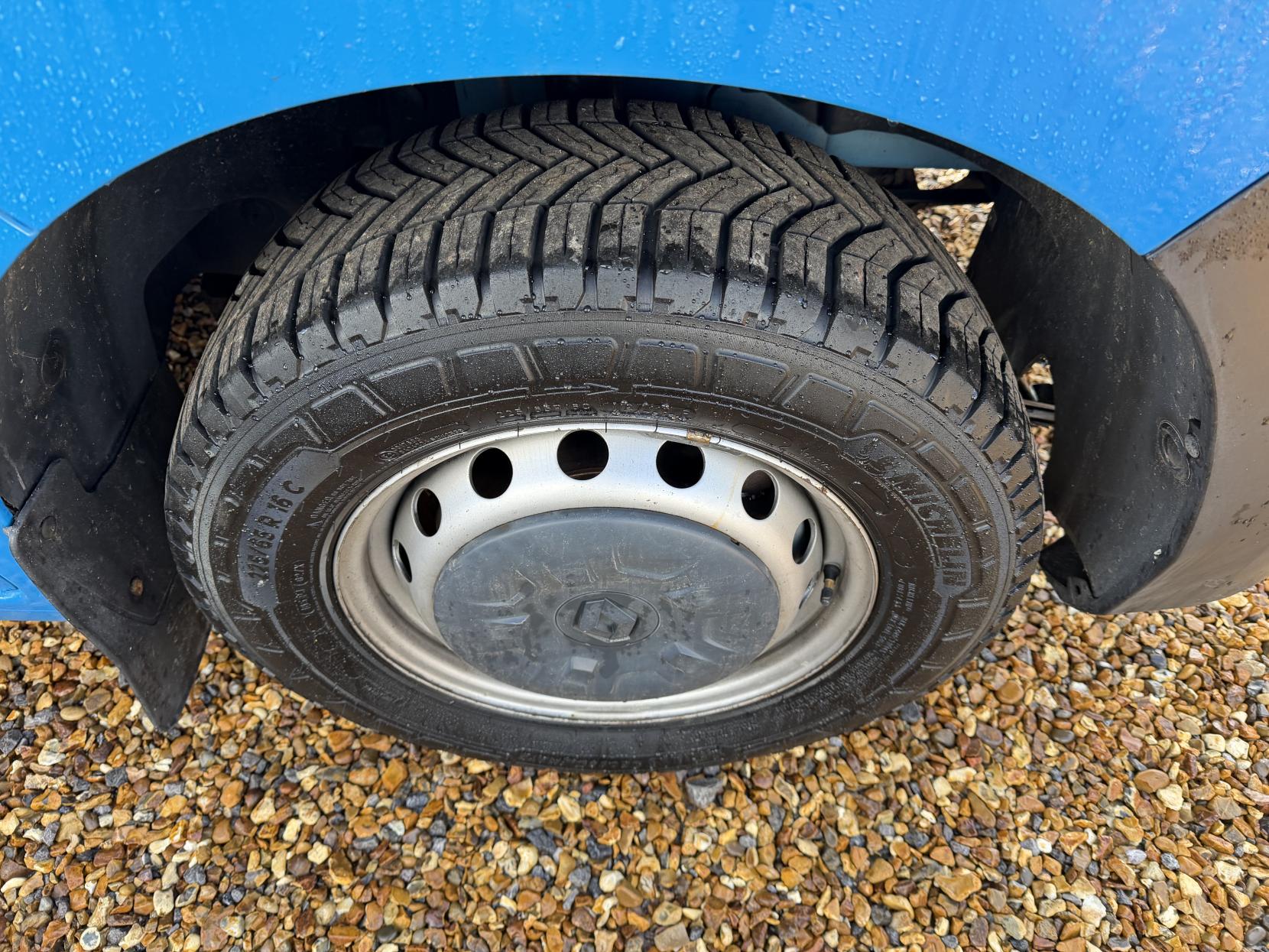 Renault Master 2.3 dCi ENERGY 35 Business Panel Van 4dr Diesel Manual FWD LWB Medium Roof Euro 6 (s/s) (150 bhp)