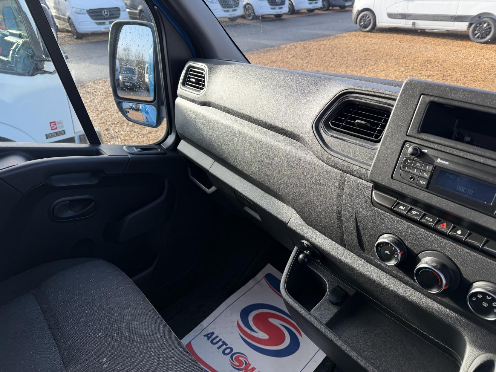 Renault Master 2.3 dCi ENERGY 35 Business Panel Van 4dr Diesel Manual FWD LWB Medium Roof Euro 6 (s/s) (150 bhp)