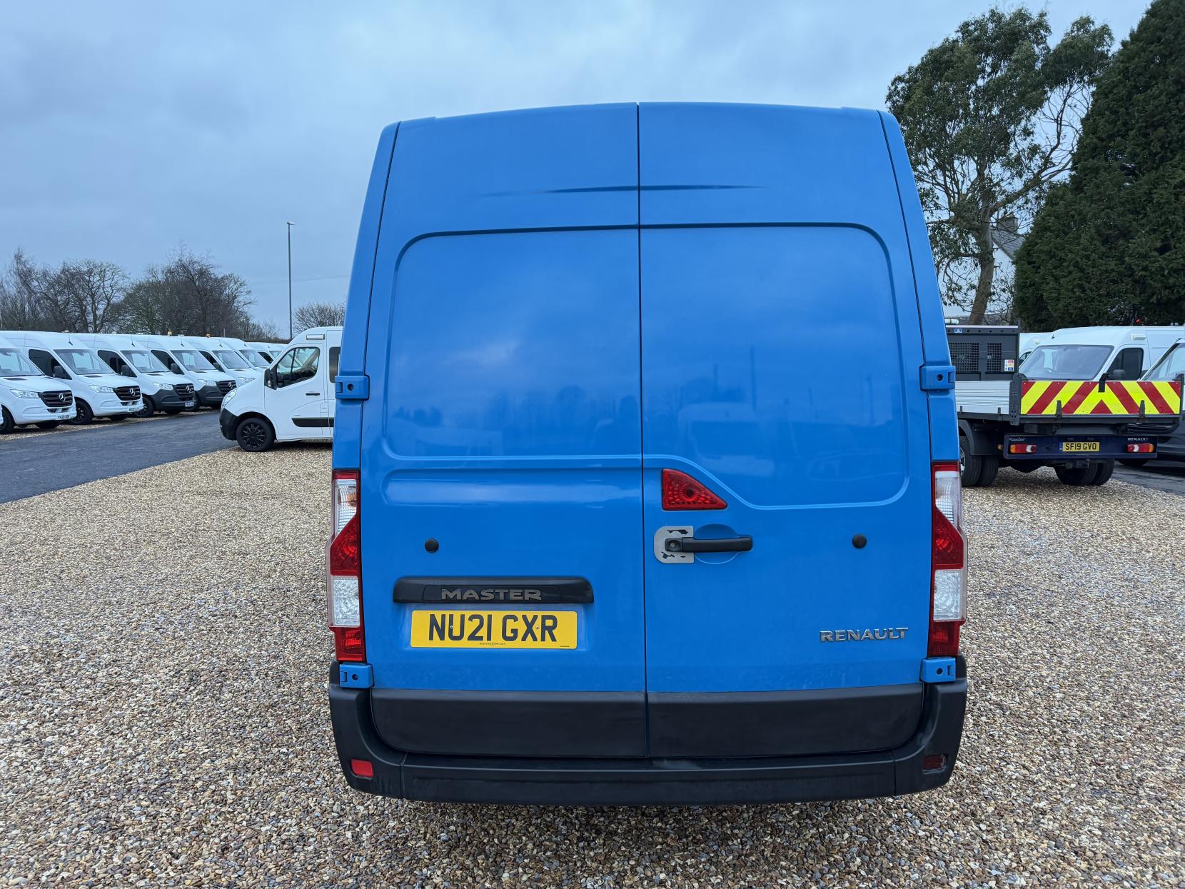 Renault Master 2.3 dCi ENERGY 35 Business Panel Van 4dr Diesel Manual FWD LWB Medium Roof Euro 6 (s/s) (150 bhp)