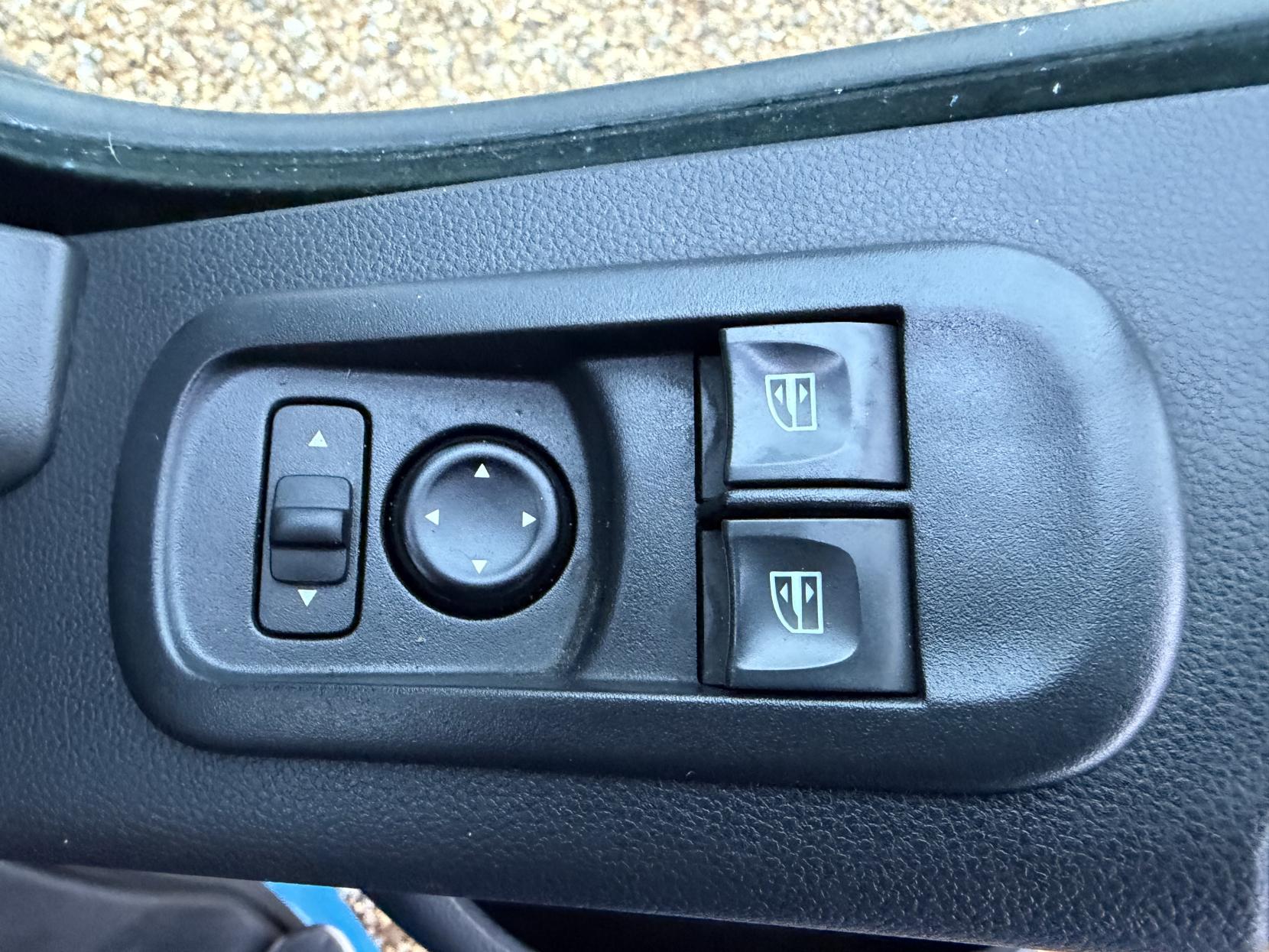 Renault Master 2.3 dCi ENERGY 35 Business Panel Van 4dr Diesel Manual FWD LWB Medium Roof Euro 6 (s/s) (150 bhp)