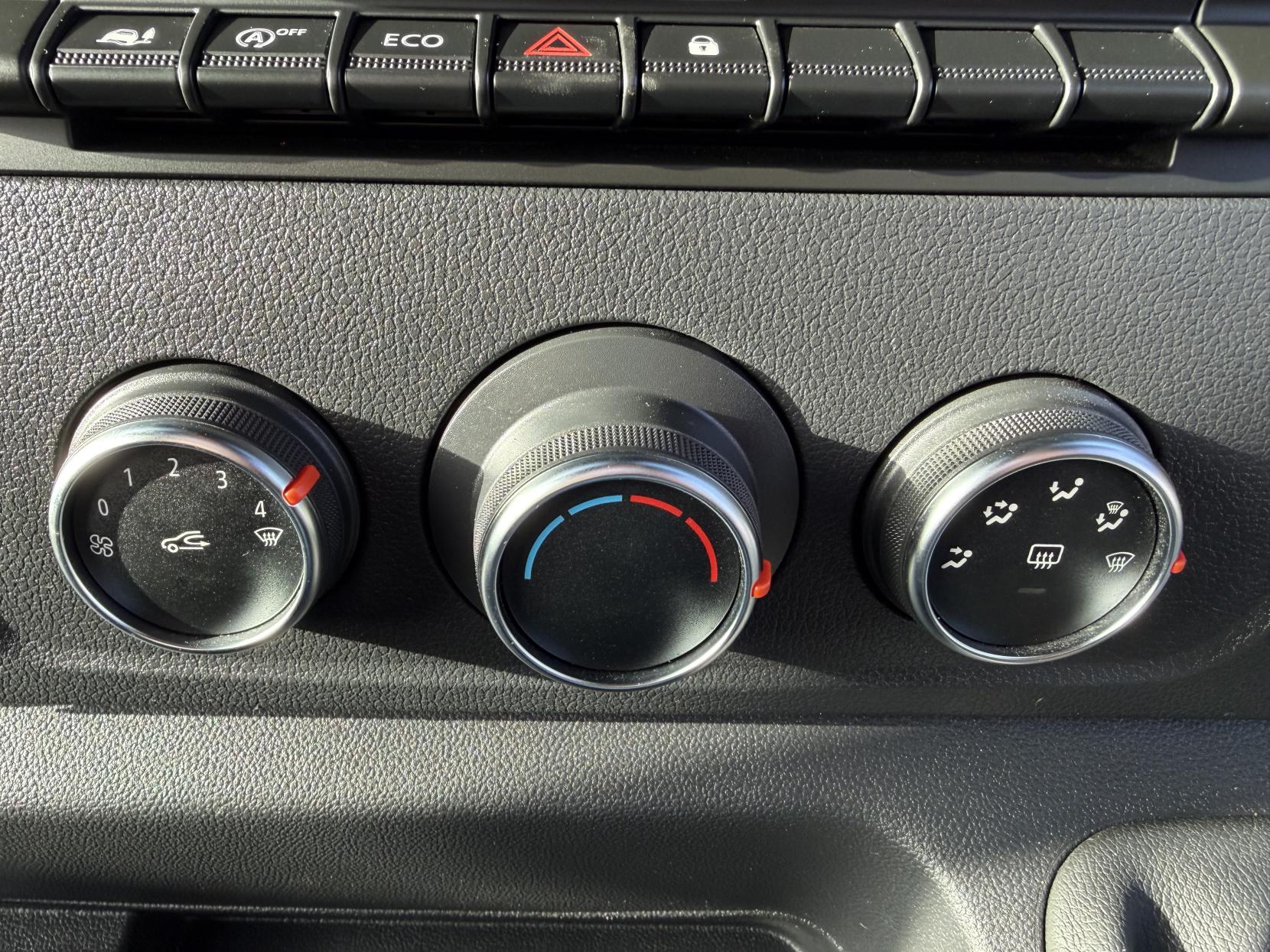 Renault Master 2.3 dCi ENERGY 35 Business Panel Van 4dr Diesel Manual FWD LWB Medium Roof Euro 6 (s/s) (150 bhp)