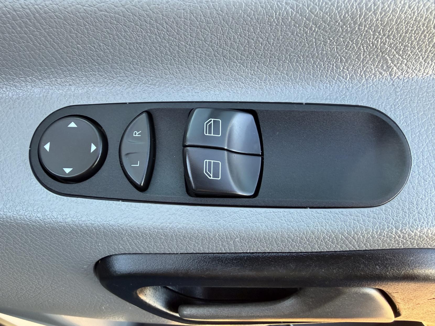 Mercedes-Benz Sprinter 2.1 313 CDi Panel Van 4dr Diesel Manual RWD L2 (129 bhp)