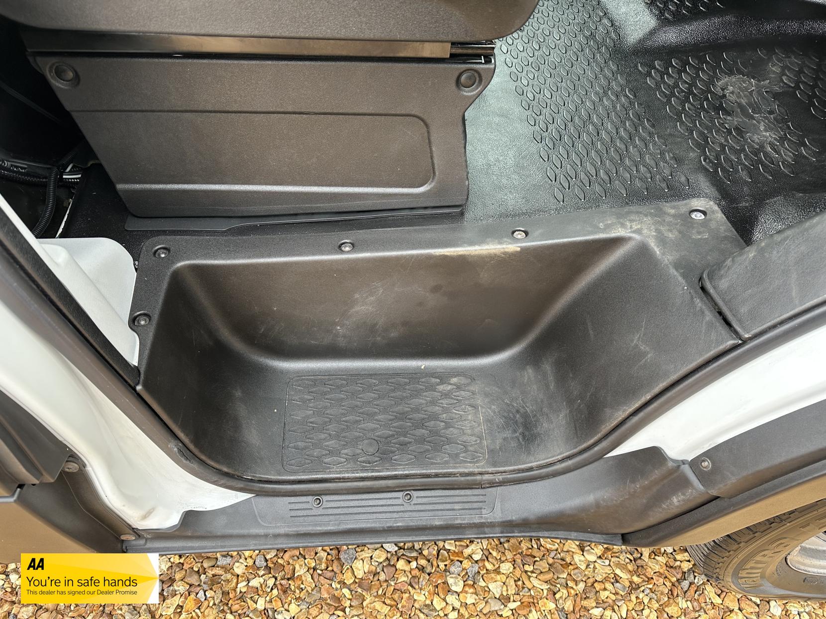 Iveco Daily 2.3 TD 12V 35S 3520 (Business) Panel Van 5dr Diesel Manual L2 (116 bhp)