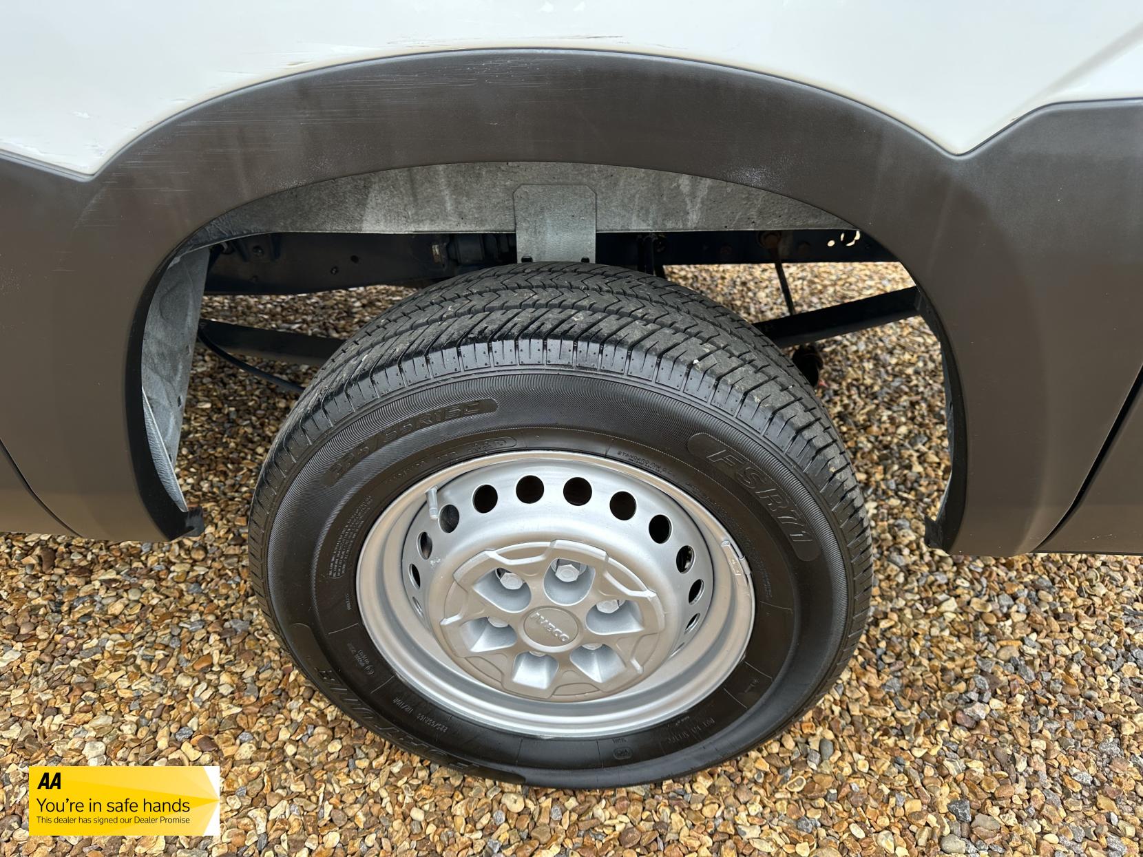 Iveco Daily 2.3 TD 12V 35S 3520 (Business) Panel Van 5dr Diesel Manual L2 (116 bhp)