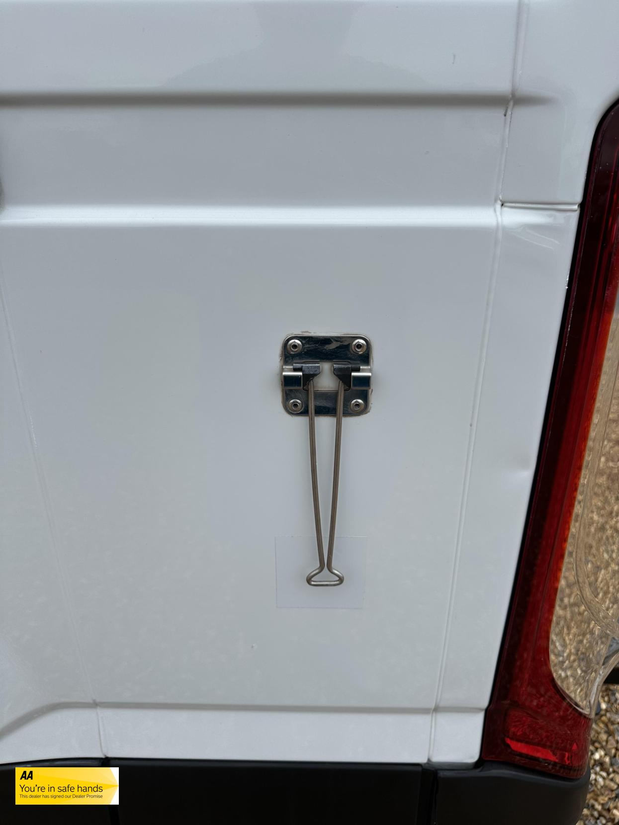 Iveco Daily 2.3 TD 12V 35S 3520 (Business) Panel Van 5dr Diesel Manual L2 (116 bhp)
