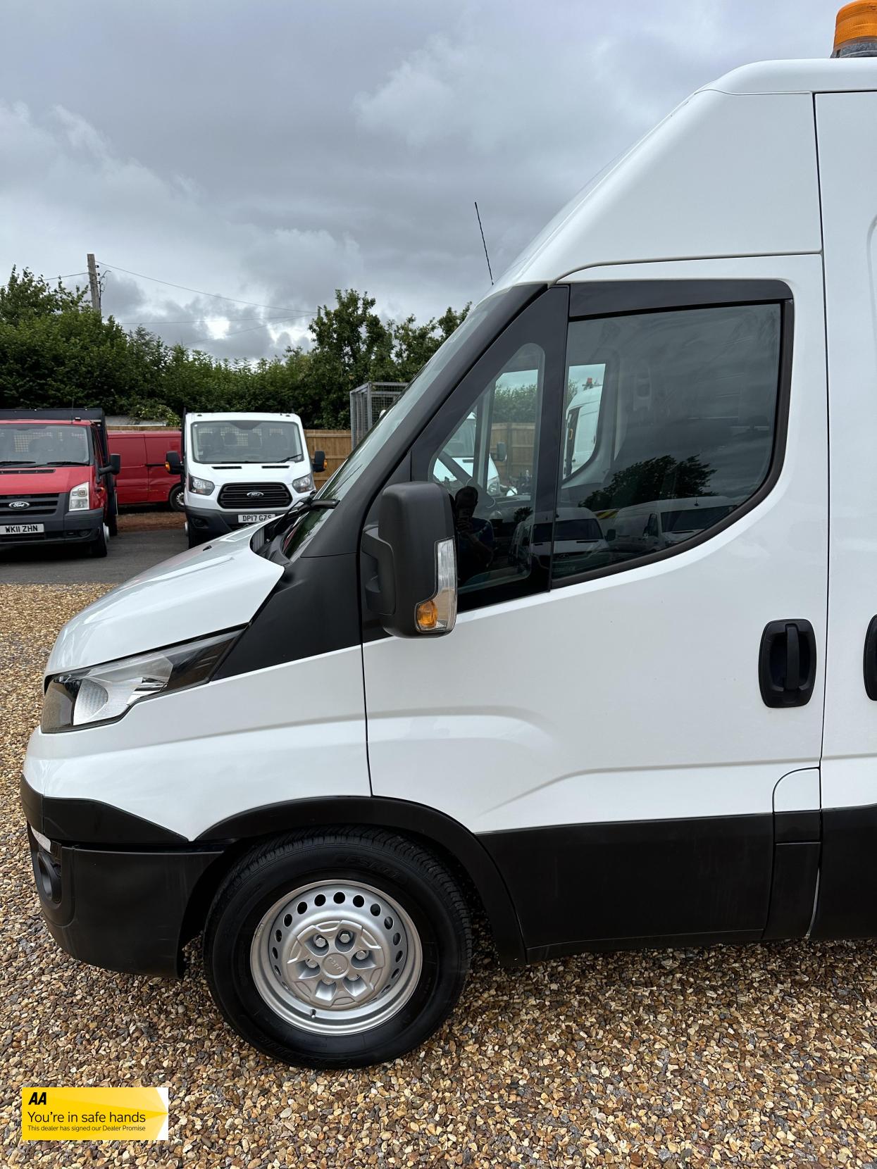 Iveco Daily 2.3 TD 12V 35S 3520 (Business) Panel Van 5dr Diesel Manual L2 (116 bhp)
