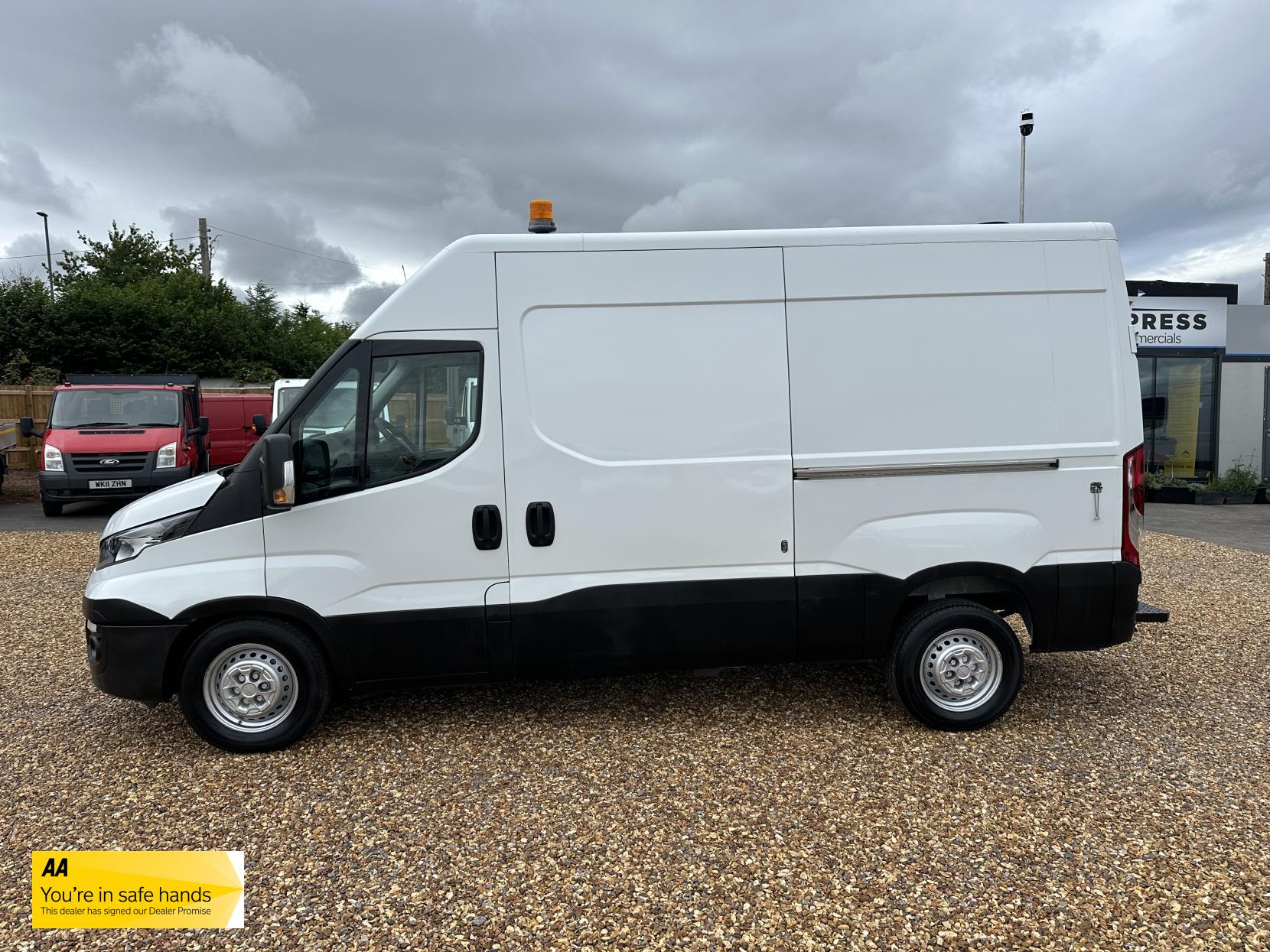 Iveco Daily 2.3 TD 12V 35S 3520 (Business) Panel Van 5dr Diesel Manual L2 (116 bhp)