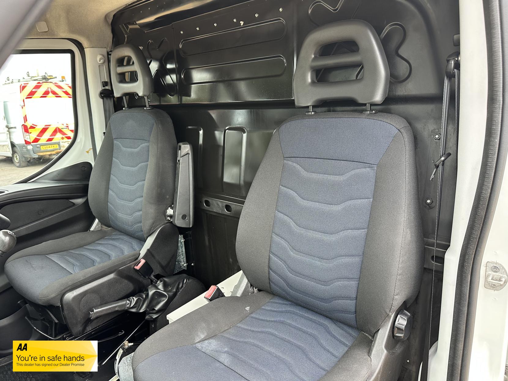 Iveco Daily 2.3 TD 12V 35S 3520 (Business) Panel Van 5dr Diesel Manual L2 (116 bhp)