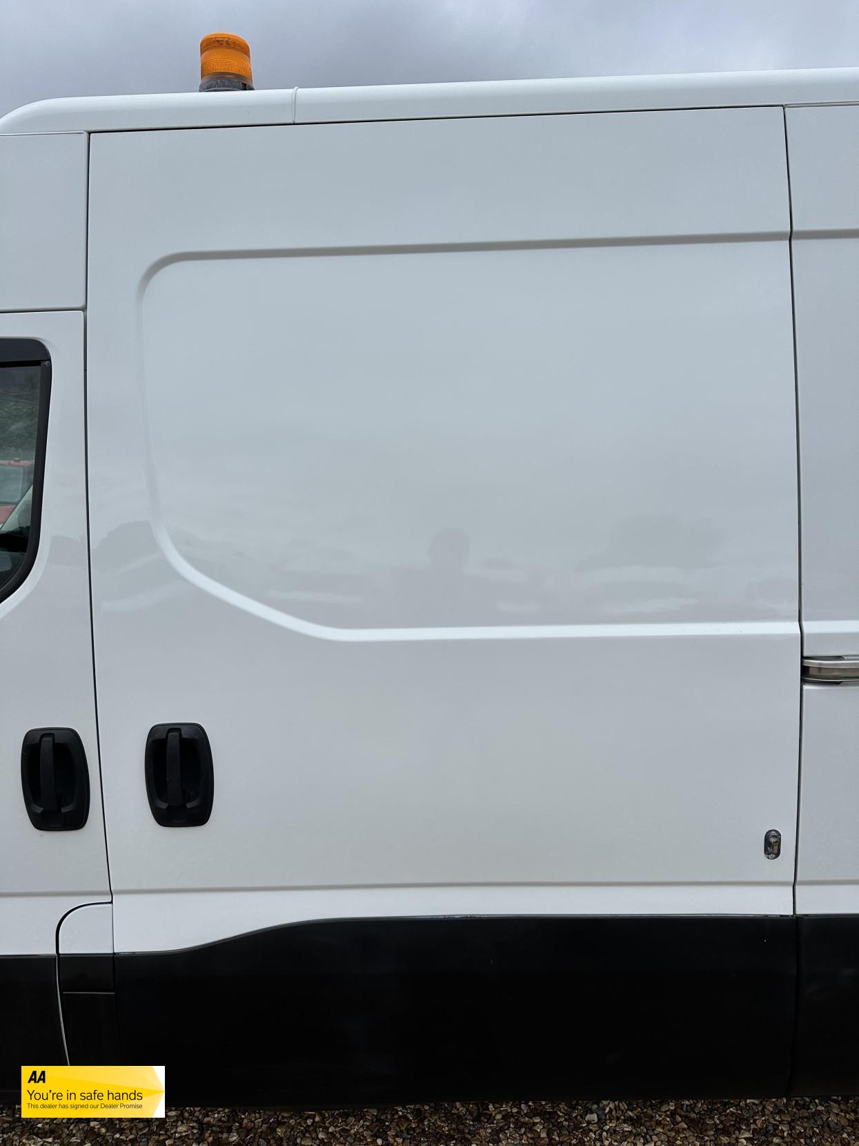 Iveco Daily 2.3 TD 12V 35S 3520 (Business) Panel Van 5dr Diesel Manual L2 (116 bhp)