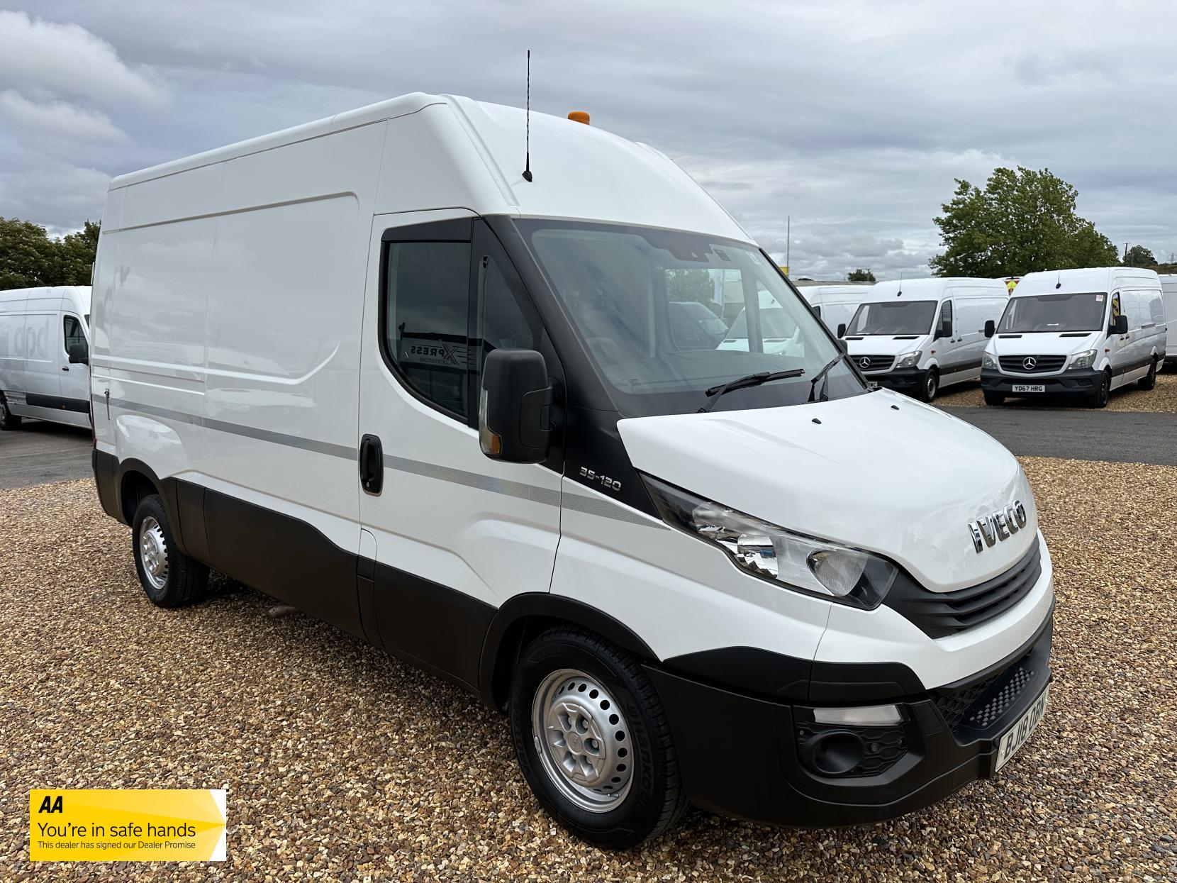 Iveco Daily 2.3 TD 12V 35S 3520 (Business) Panel Van 5dr Diesel Manual L2 (116 bhp)