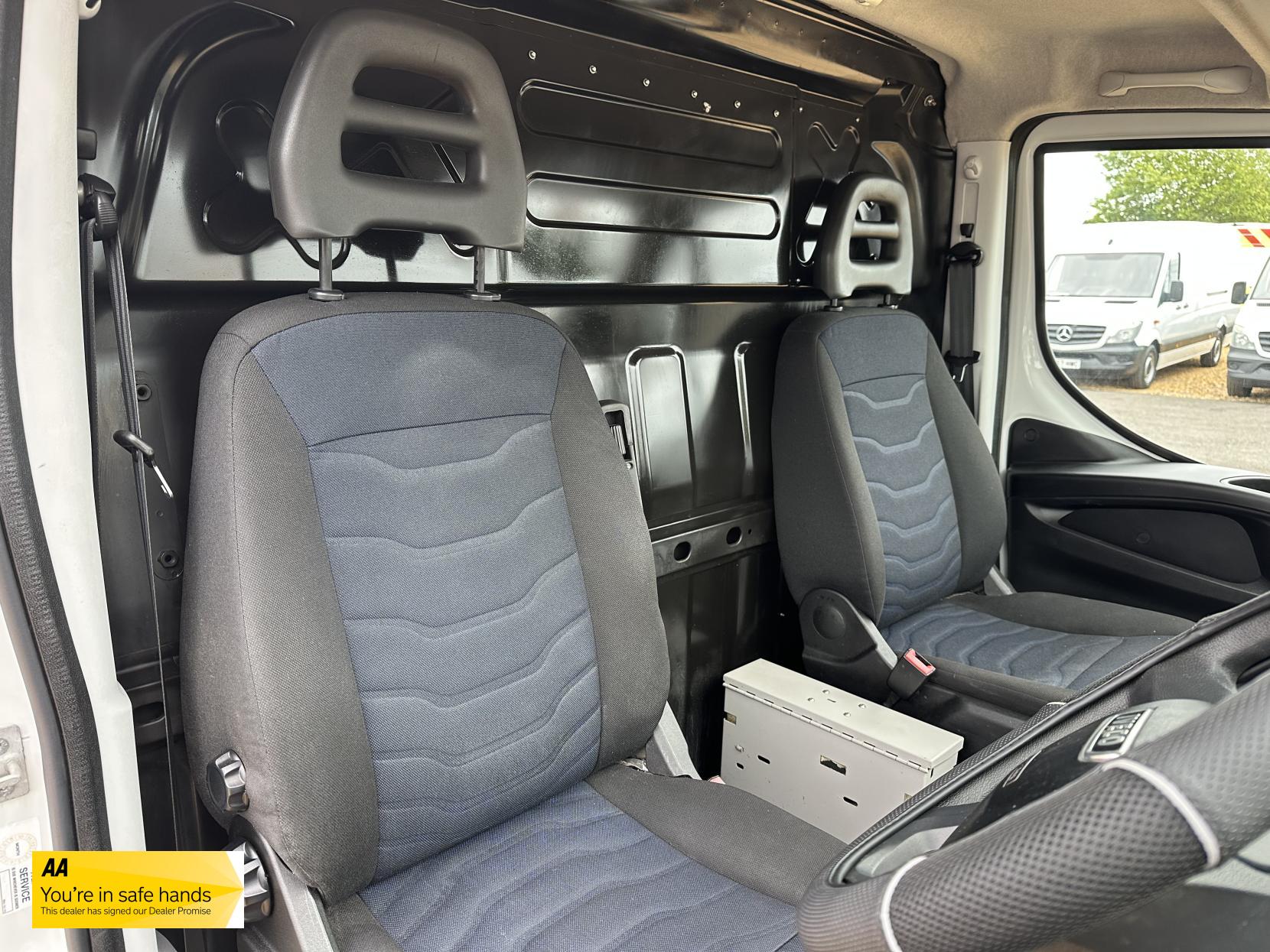 Iveco Daily 2.3 TD 12V 35S 3520 (Business) Panel Van 5dr Diesel Manual L2 (116 bhp)