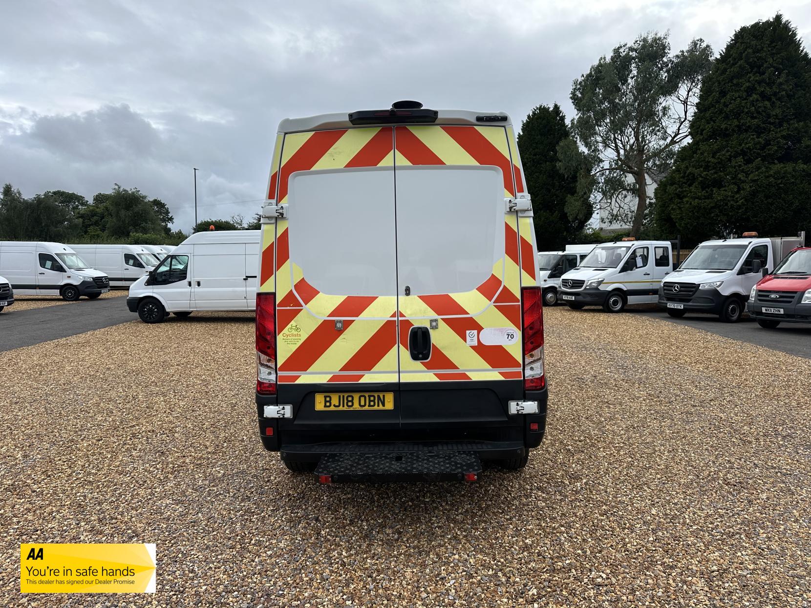 Iveco Daily 2.3 TD 12V 35S 3520 (Business) Panel Van 5dr Diesel Manual L2 (116 bhp)