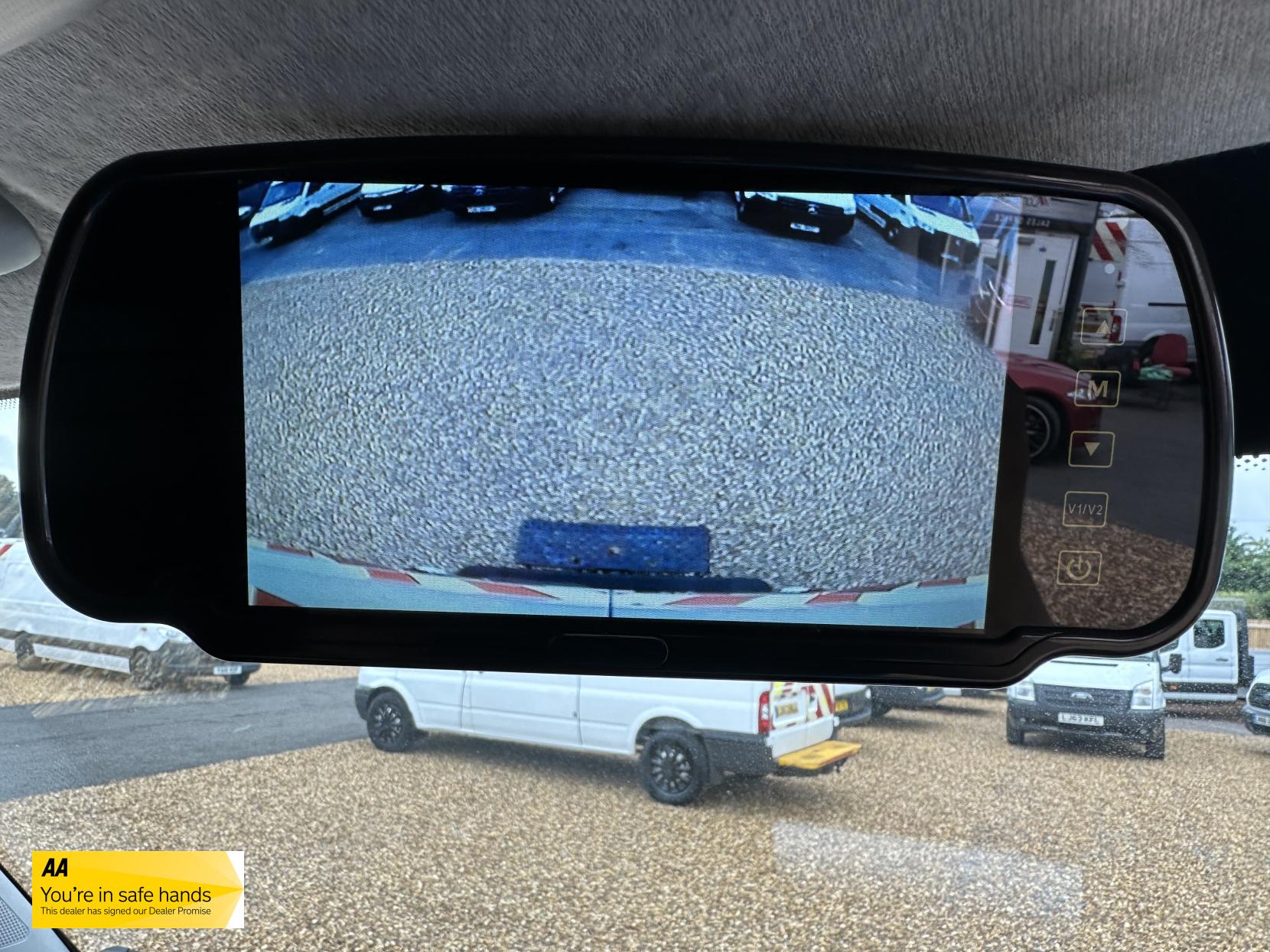 Iveco Daily 2.3 TD 12V 35S 3520 (Business) Panel Van 5dr Diesel Manual L2 (116 bhp)