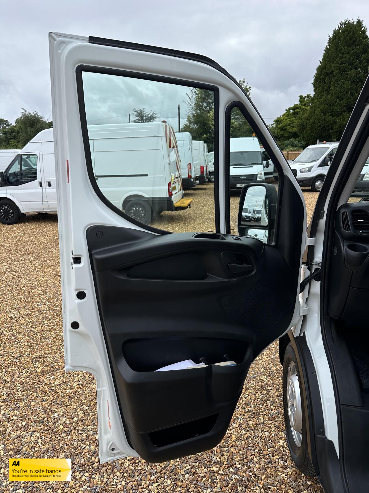 Iveco Daily 2.3 TD 12V 35S 3520 (Business) Panel Van 5dr Diesel Manual L2 (116 bhp)