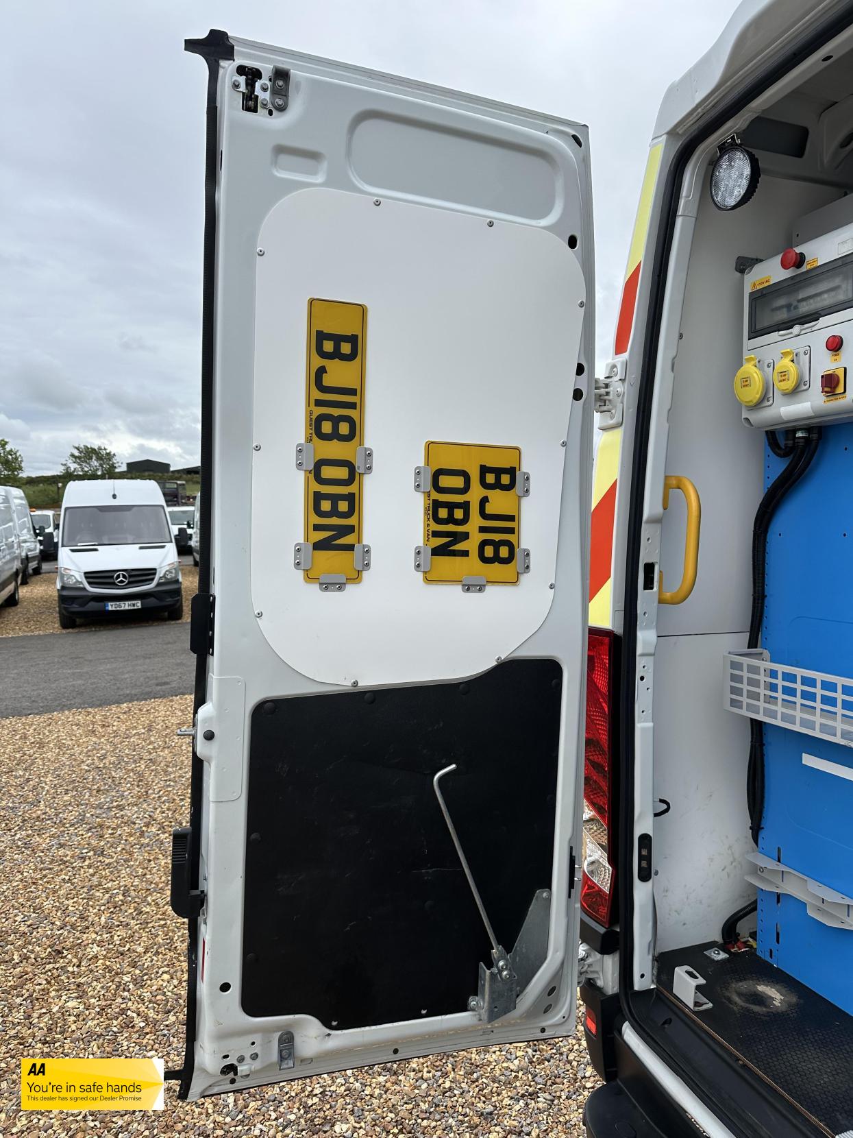 Iveco Daily 2.3 TD 12V 35S 3520 (Business) Panel Van 5dr Diesel Manual L2 (116 bhp)