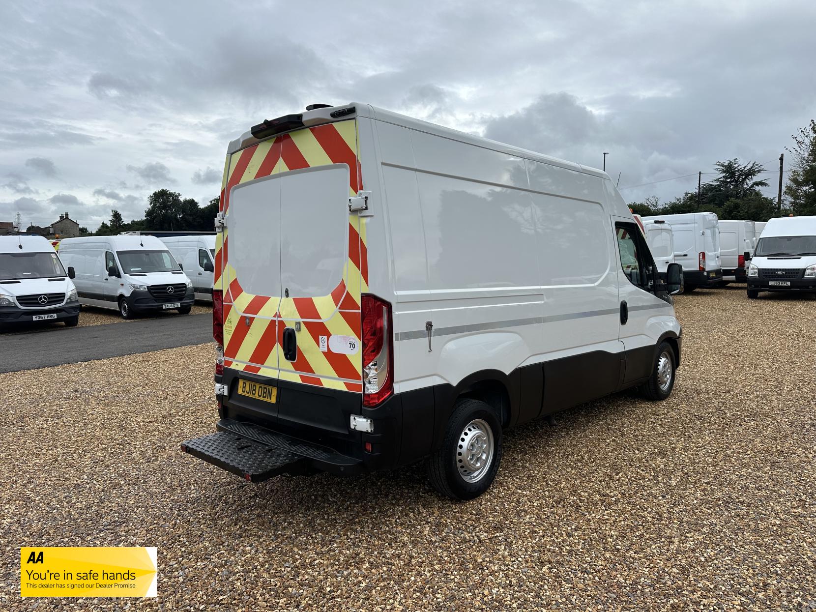 Iveco Daily 2.3 TD 12V 35S 3520 (Business) Panel Van 5dr Diesel Manual L2 (116 bhp)