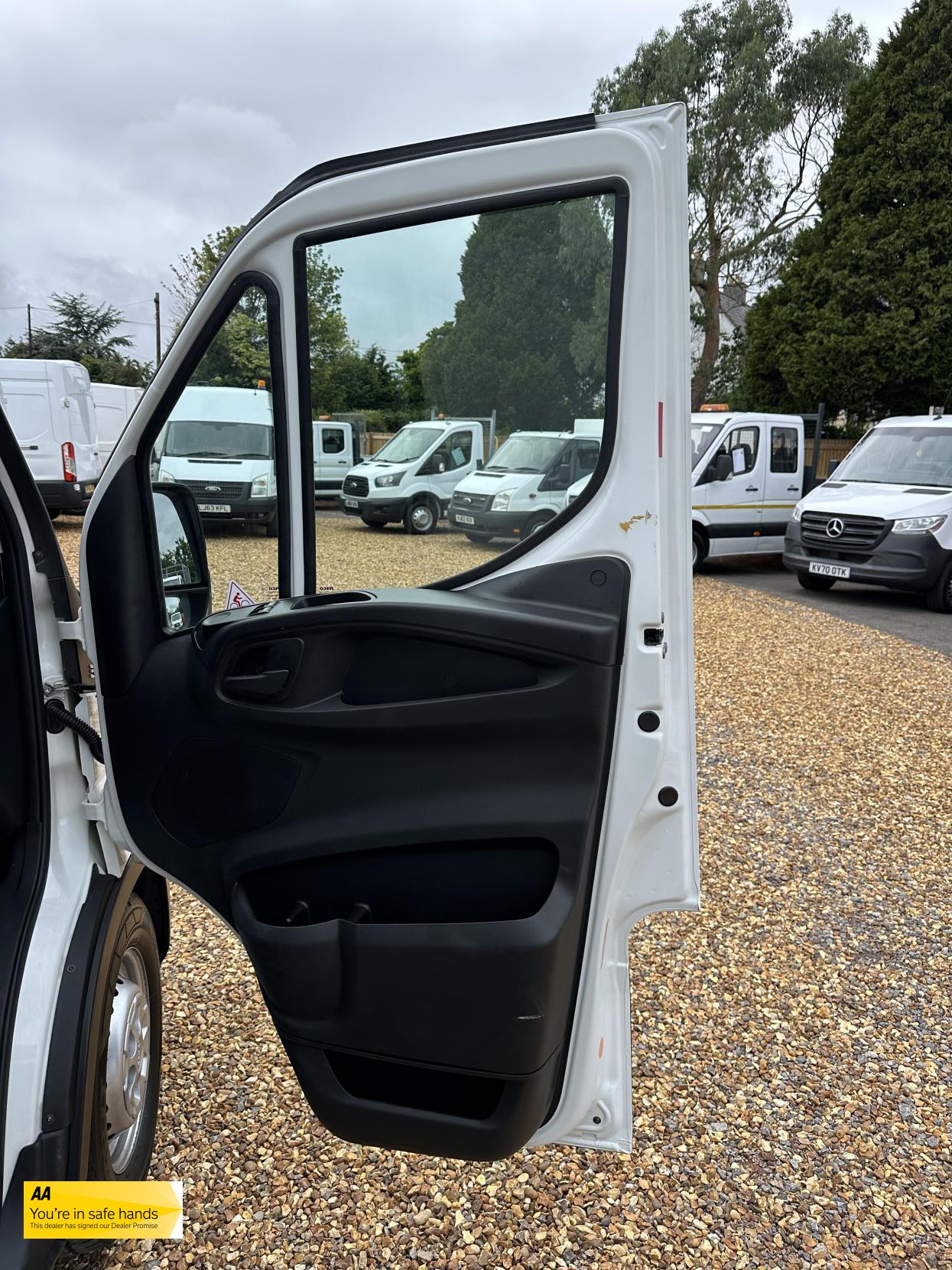 Iveco Daily 2.3 TD 12V 35S 3520 (Business) Panel Van 5dr Diesel Manual L2 (116 bhp)
