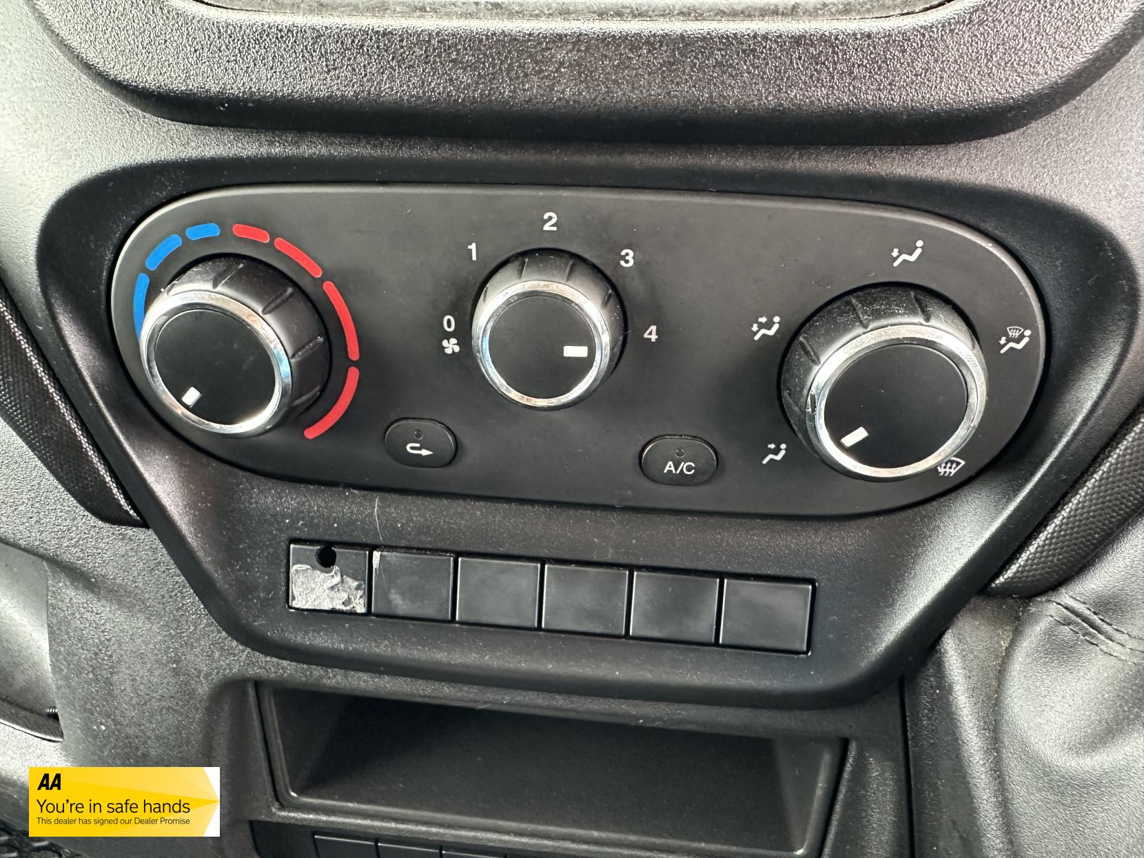 Iveco Daily 2.3 TD 12V 35S 3520 (Business) Panel Van 5dr Diesel Manual L2 (116 bhp)