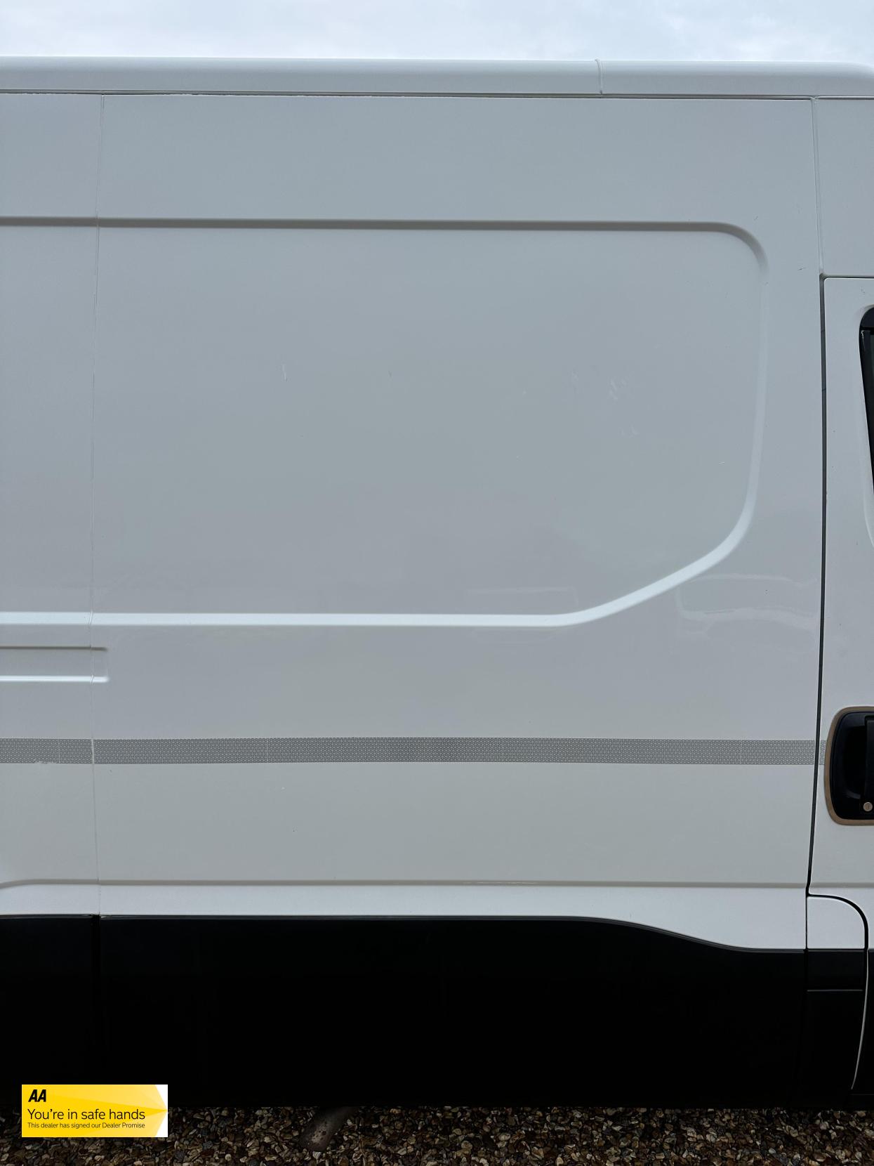 Iveco Daily 2.3 TD 12V 35S 3520 (Business) Panel Van 5dr Diesel Manual L2 (116 bhp)