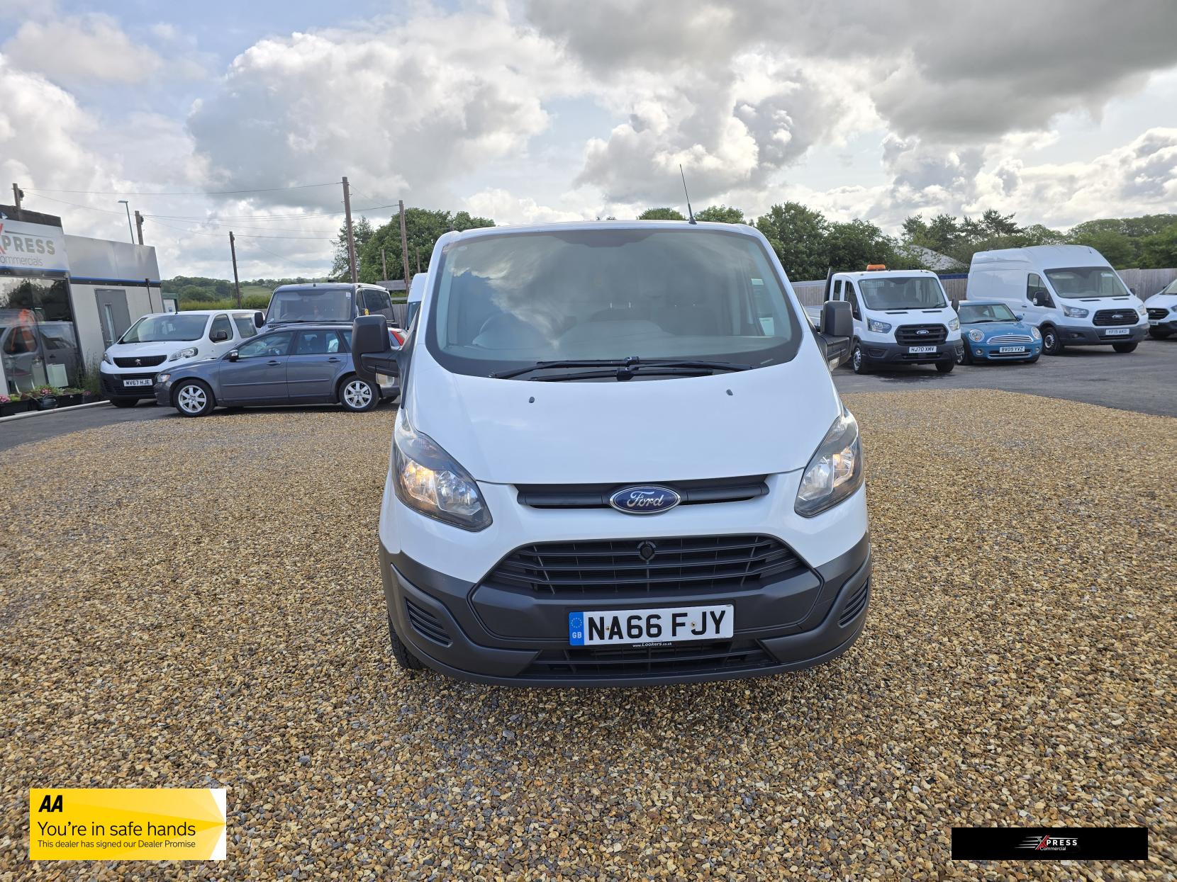 Ford Transit Custom Transit Custom 2.2 TDCi 290 Panel Van 5dr Diesel Manual L1 H1 (186 g/km, 98 bhp)