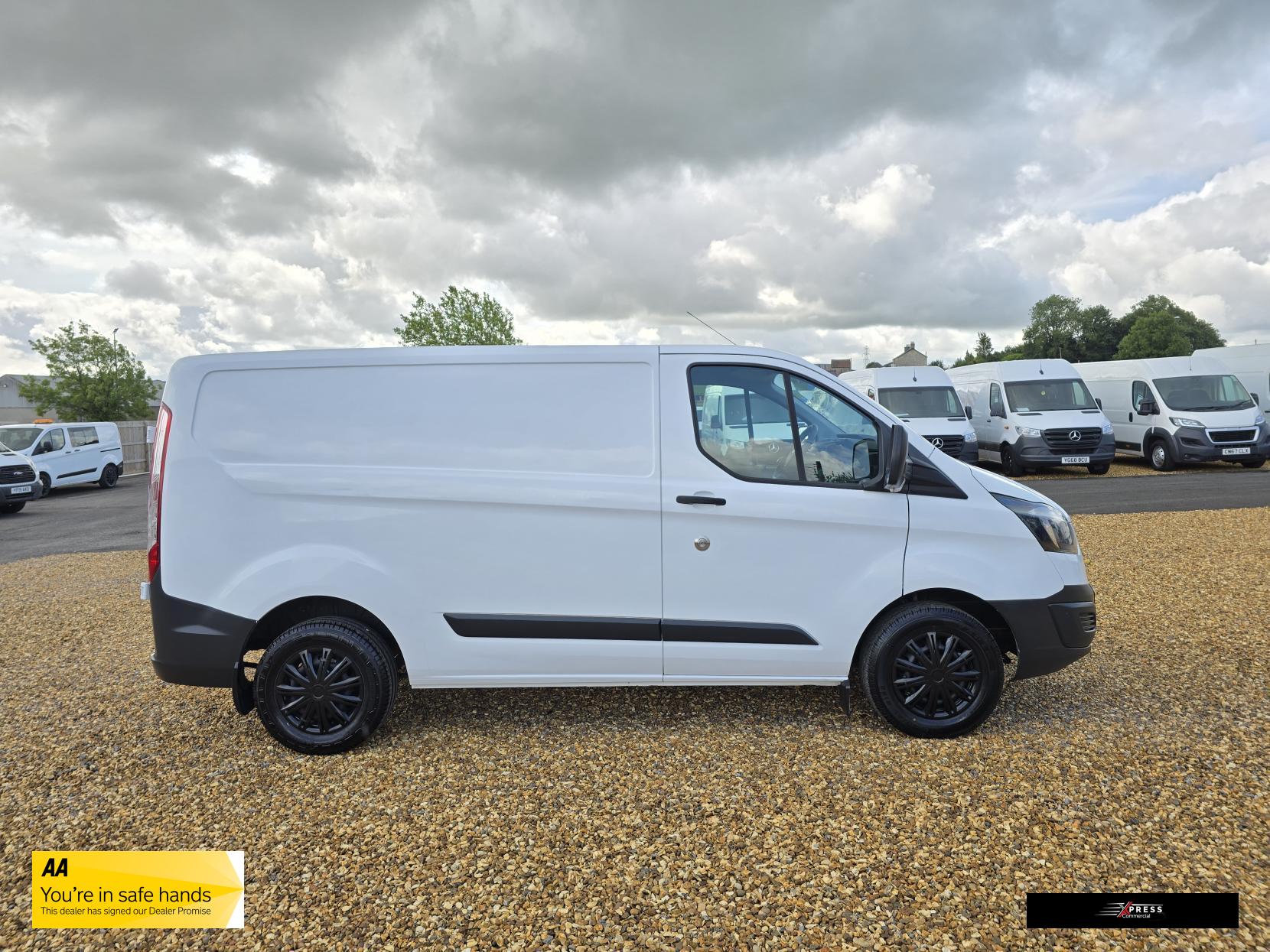 Ford Transit Custom Transit Custom 2.2 TDCi 290 Panel Van 5dr Diesel Manual L1 H1 (186 g/km, 98 bhp)