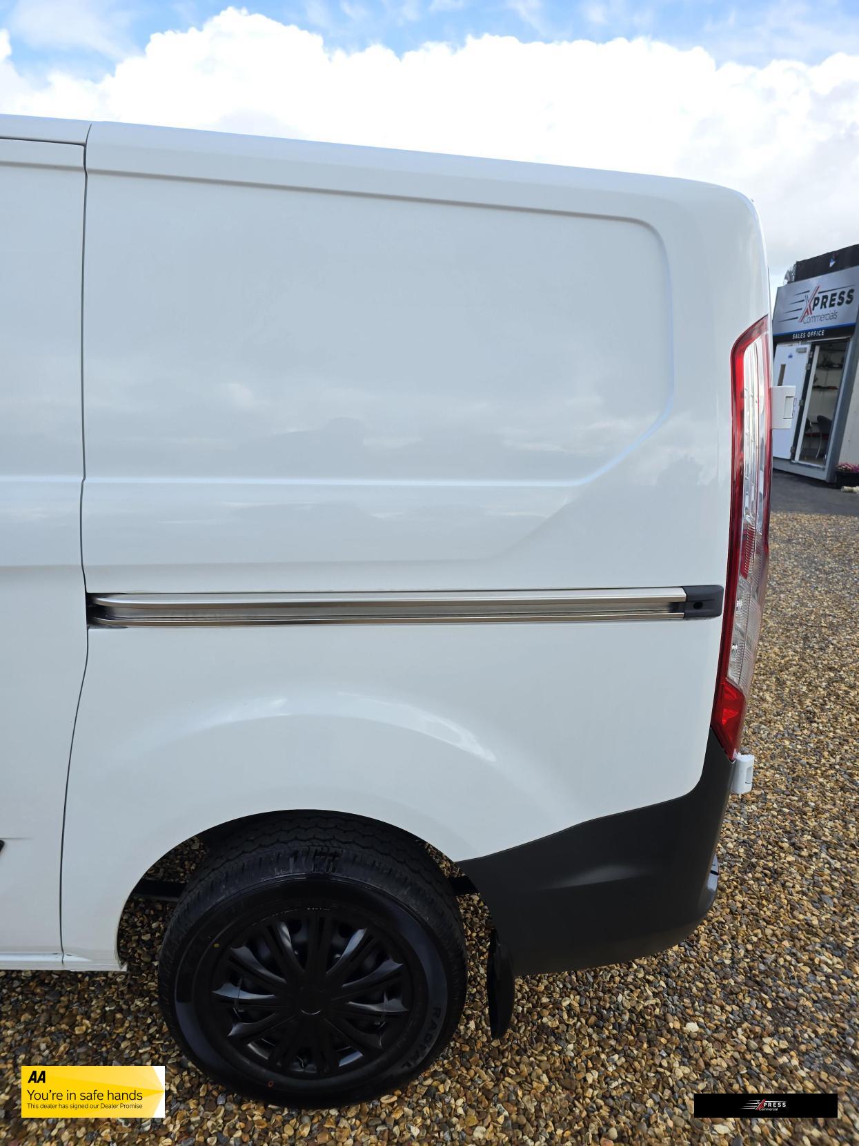 Ford Transit Custom Transit Custom 2.2 TDCi 290 Panel Van 5dr Diesel Manual L1 H1 (186 g/km, 98 bhp)