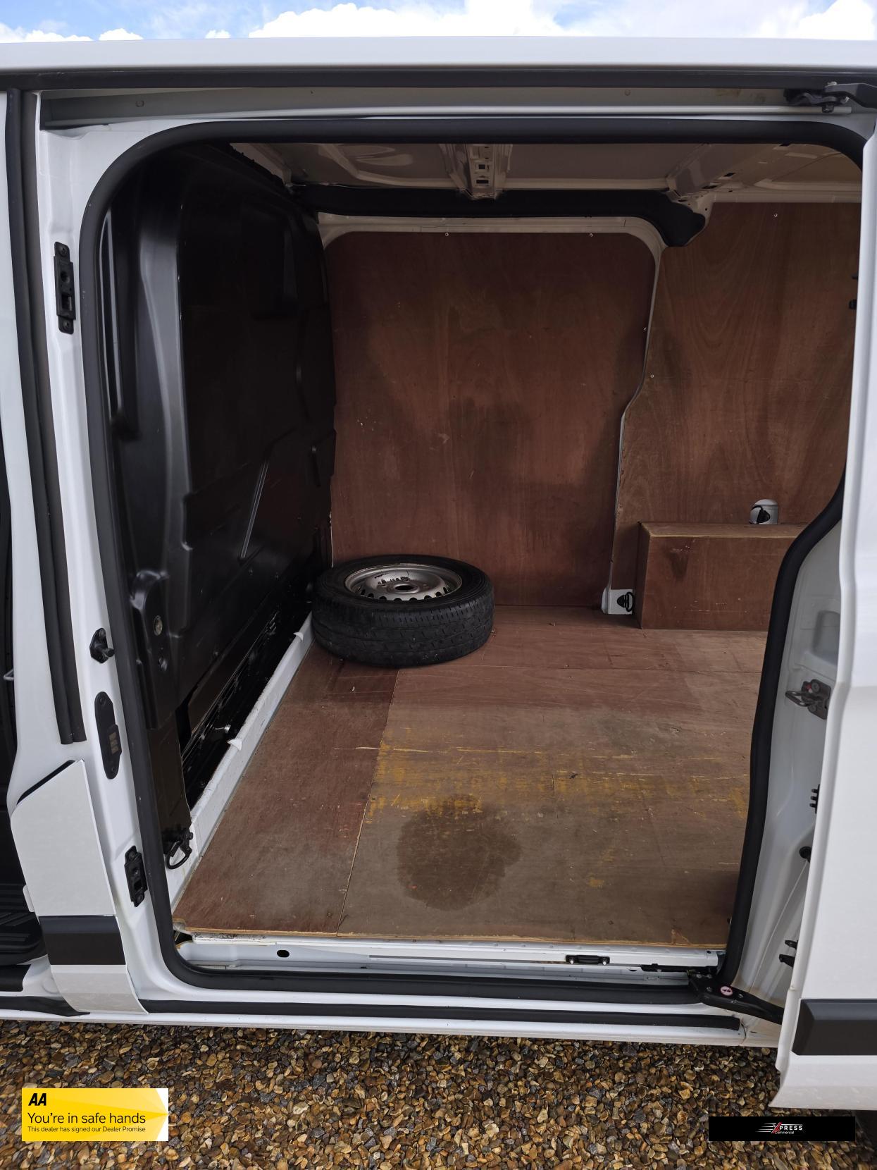 Ford Transit Custom Transit Custom 2.2 TDCi 290 Panel Van 5dr Diesel Manual L1 H1 (186 g/km, 98 bhp)
