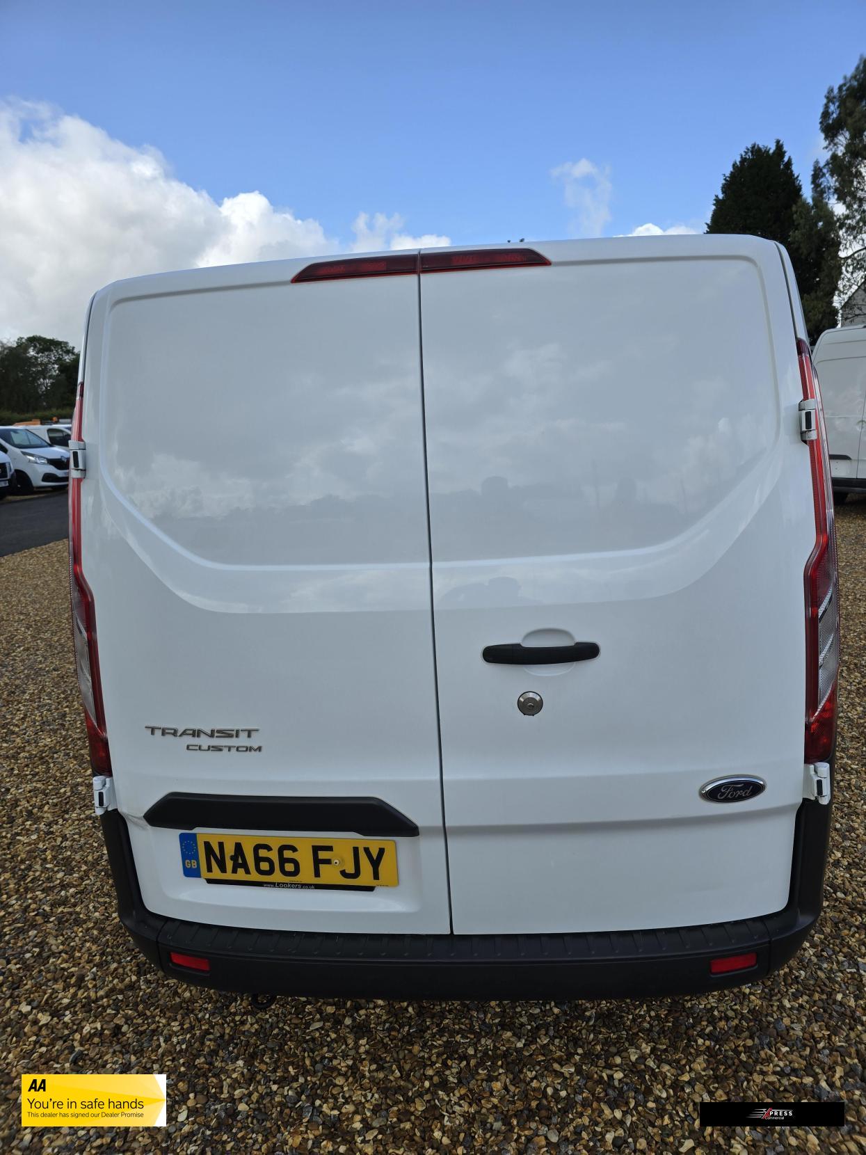 Ford Transit Custom Transit Custom 2.2 TDCi 290 Panel Van 5dr Diesel Manual L1 H1 (186 g/km, 98 bhp)