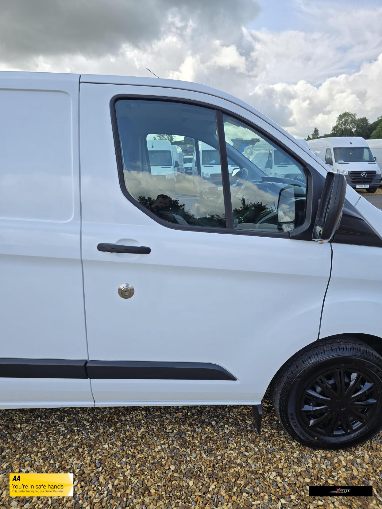 Ford Transit Custom Transit Custom 2.2 TDCi 290 Panel Van 5dr Diesel Manual L1 H1 (186 g/km, 98 bhp)