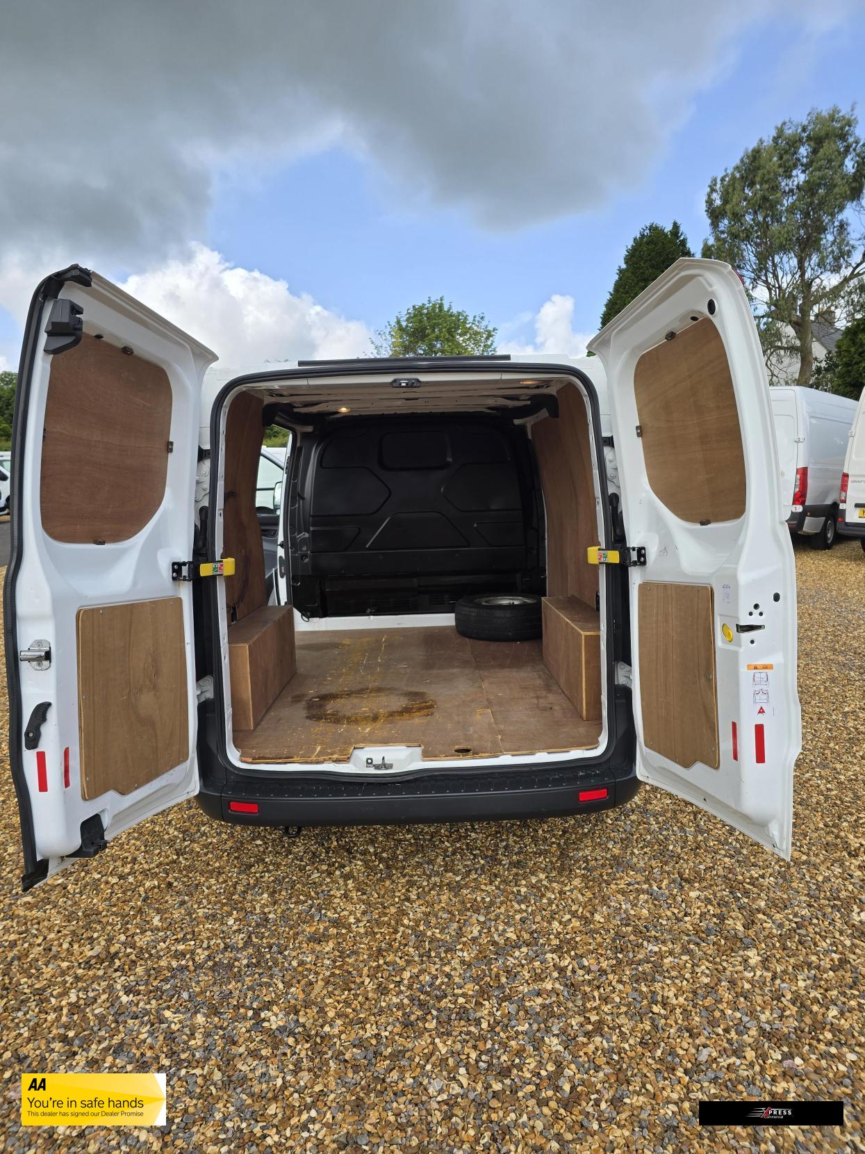 Ford Transit Custom Transit Custom 2.2 TDCi 290 Panel Van 5dr Diesel Manual L1 H1 (186 g/km, 98 bhp)