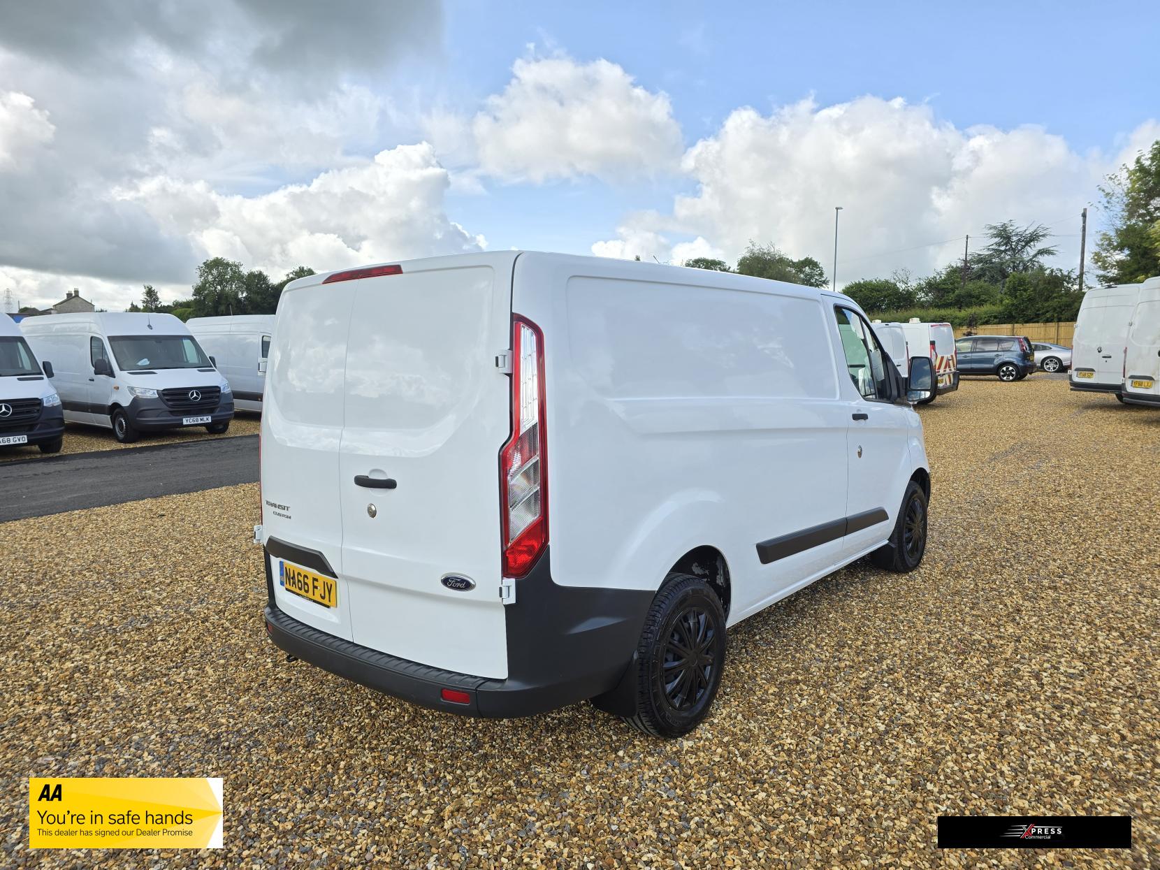 Ford Transit Custom Transit Custom 2.2 TDCi 290 Panel Van 5dr Diesel Manual L1 H1 (186 g/km, 98 bhp)