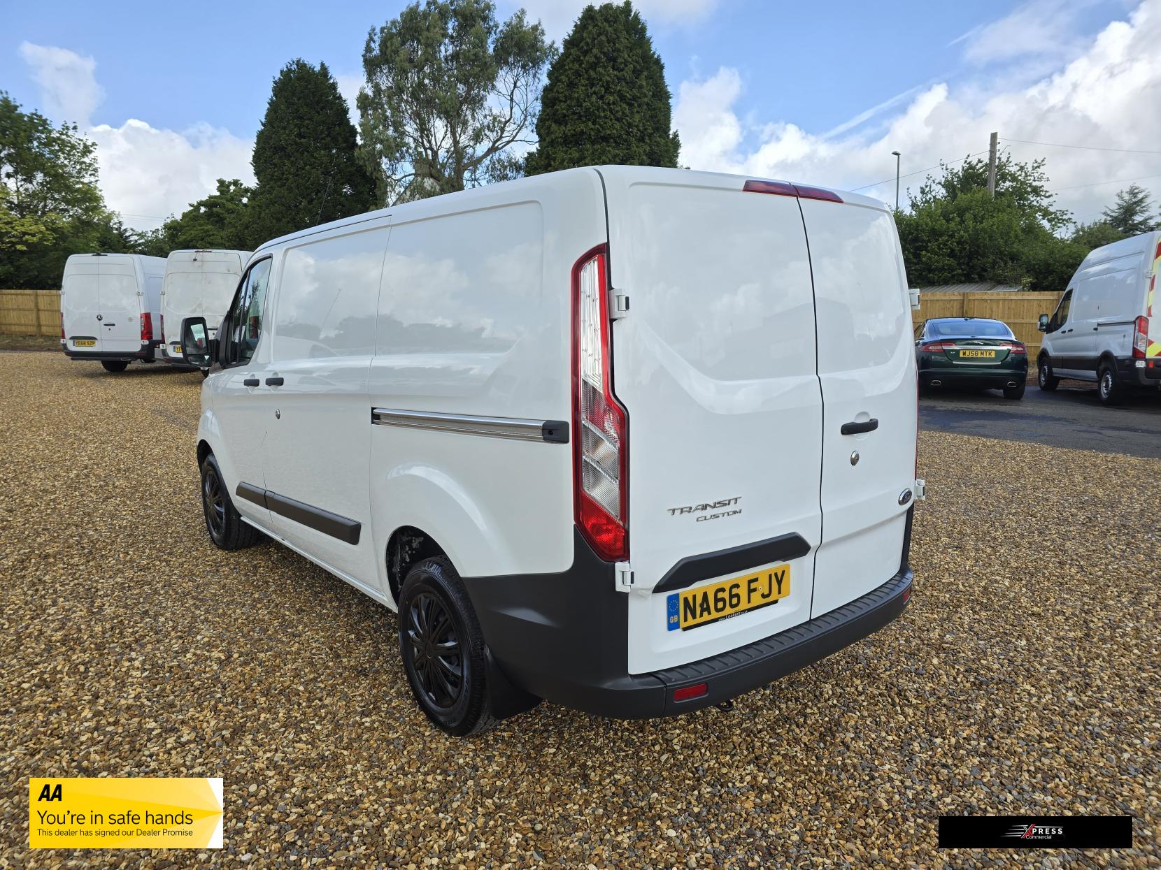 Ford Transit Custom Transit Custom 2.2 TDCi 290 Panel Van 5dr Diesel Manual L1 H1 (186 g/km, 98 bhp)