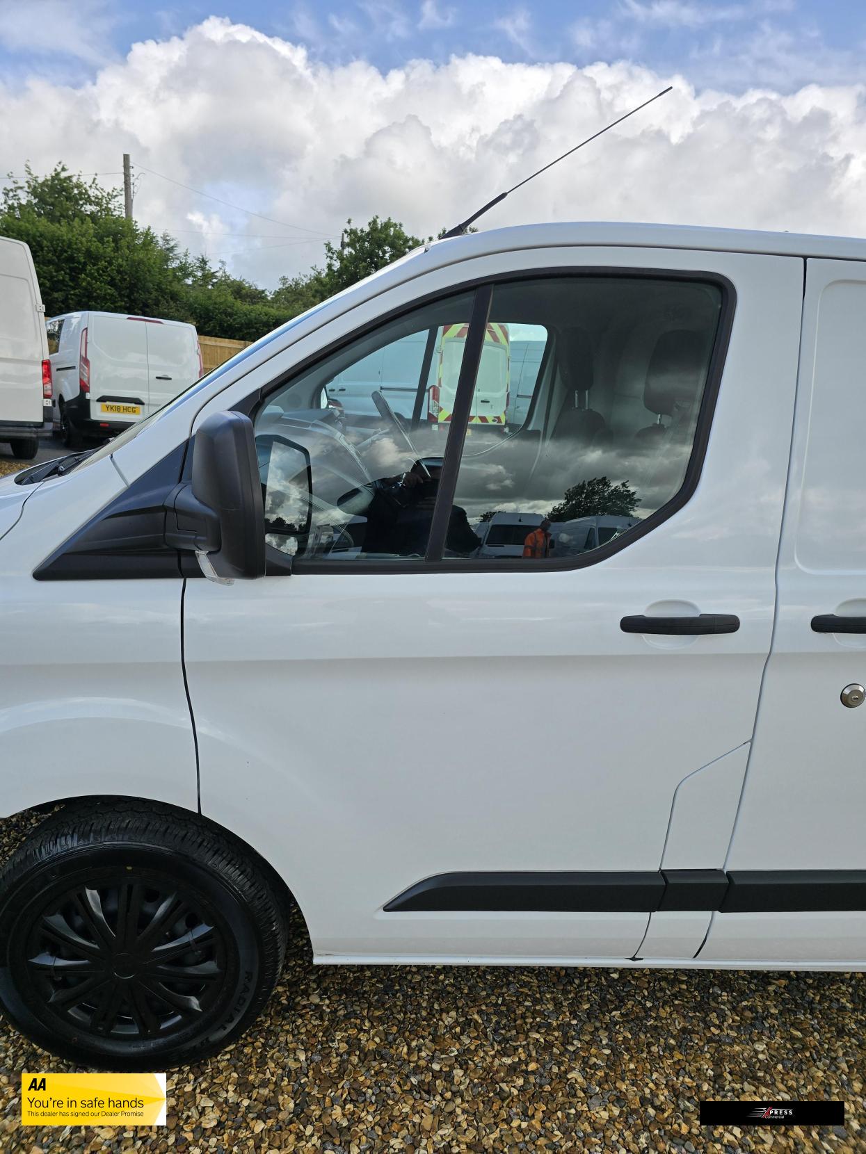 Ford Transit Custom Transit Custom 2.2 TDCi 290 Panel Van 5dr Diesel Manual L1 H1 (186 g/km, 98 bhp)