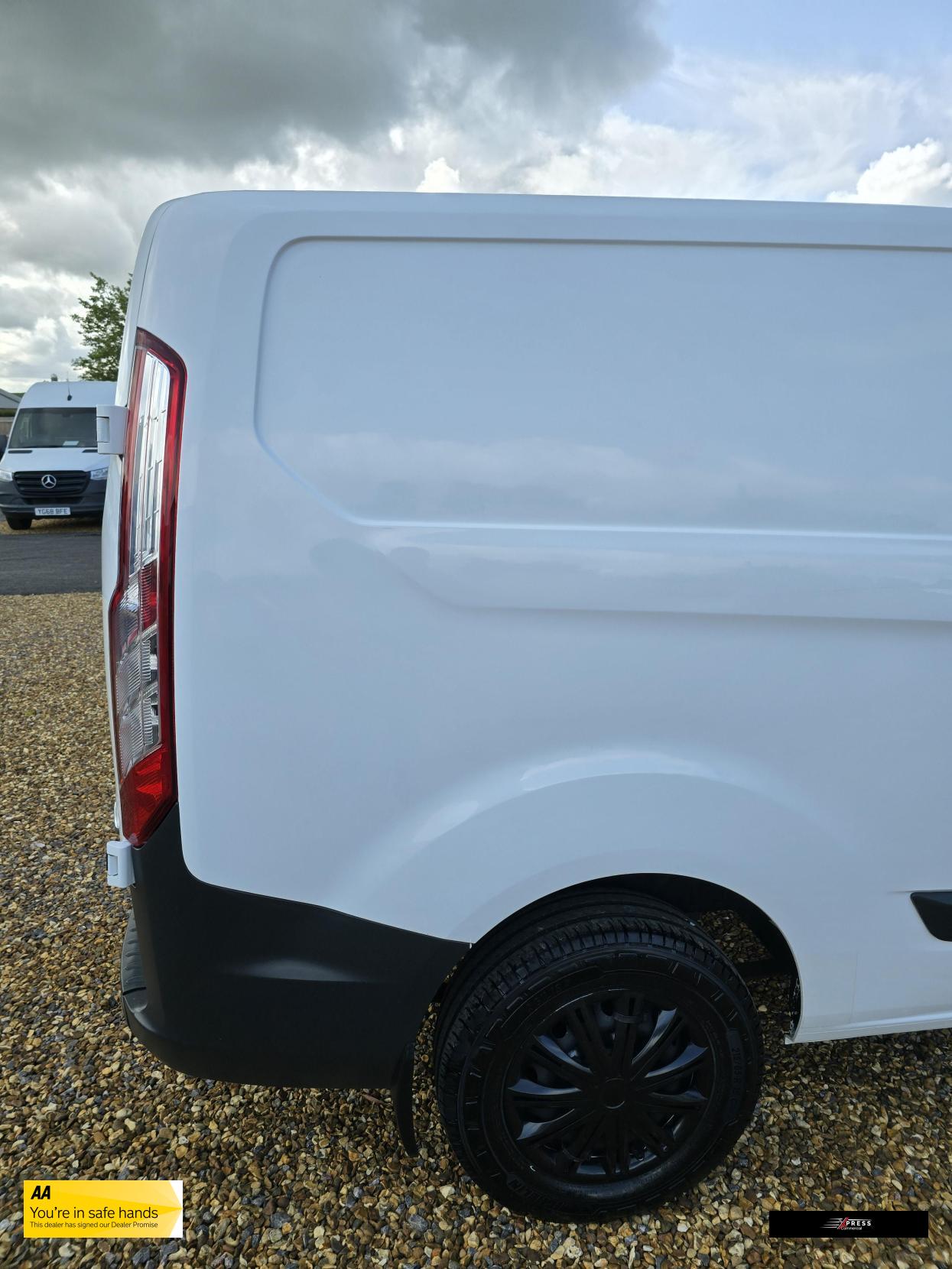 Ford Transit Custom Transit Custom 2.2 TDCi 290 Panel Van 5dr Diesel Manual L1 H1 (186 g/km, 98 bhp)