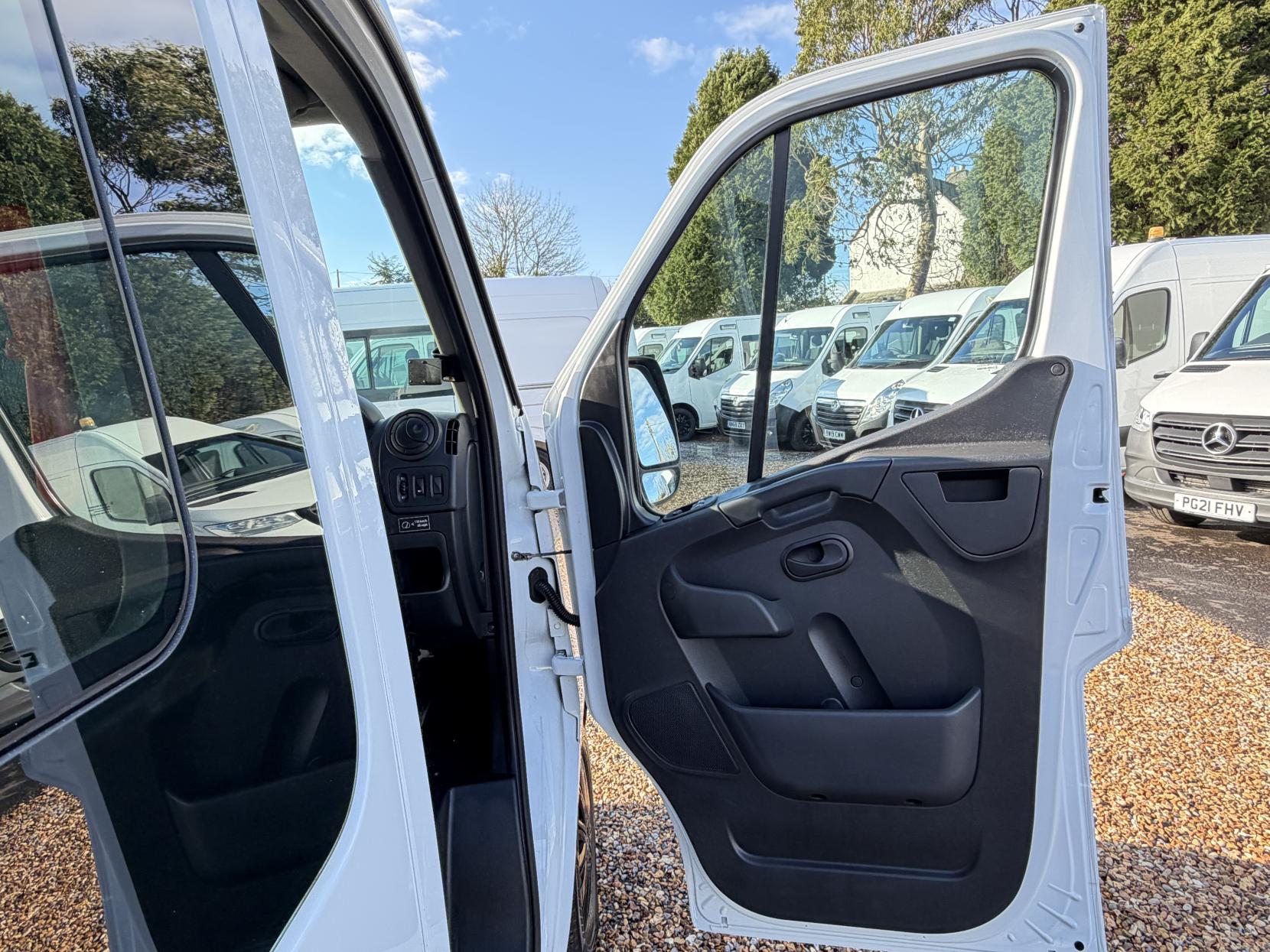 Vauxhall Movano 2.3 CDTi 3500 Panel Van 5dr Diesel Manual FWD L2 H2 Euro 6 (130 ps)