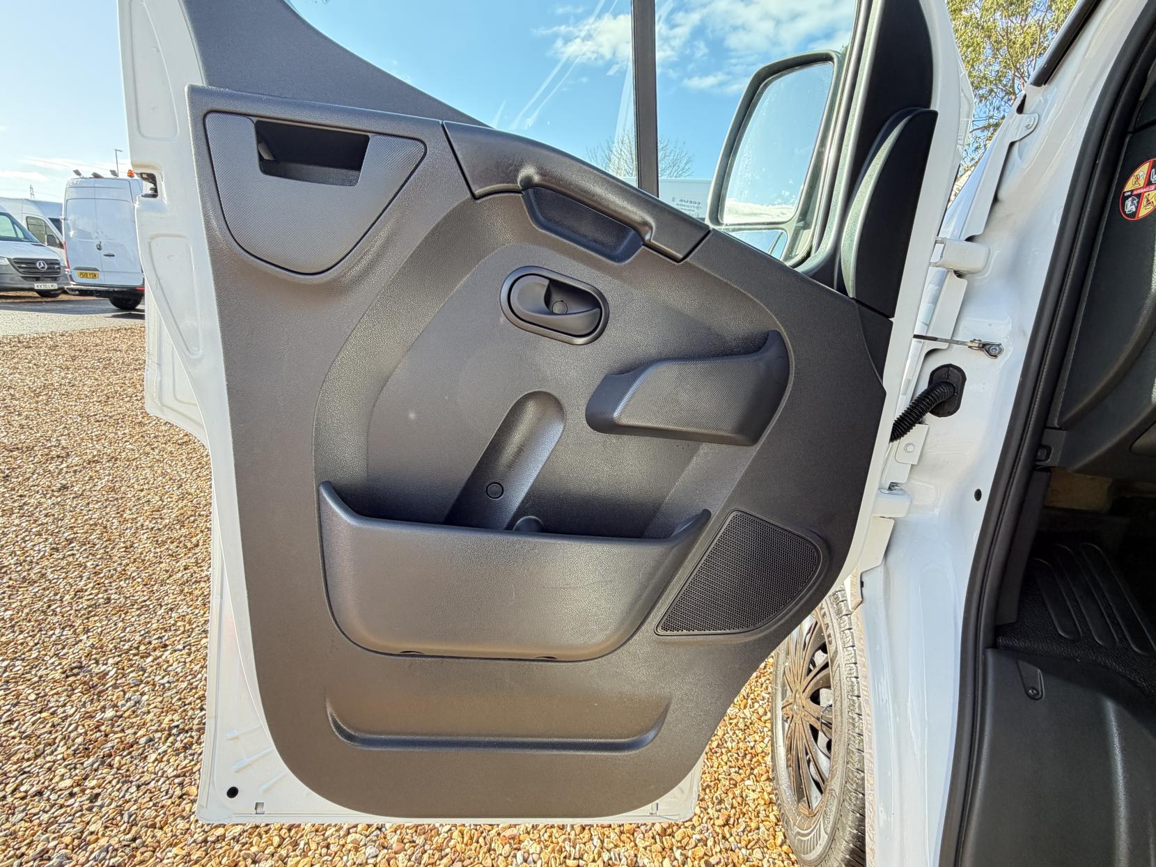 Vauxhall Movano 2.3 CDTi 3500 Panel Van 5dr Diesel Manual FWD L2 H2 Euro 6 (130 ps)