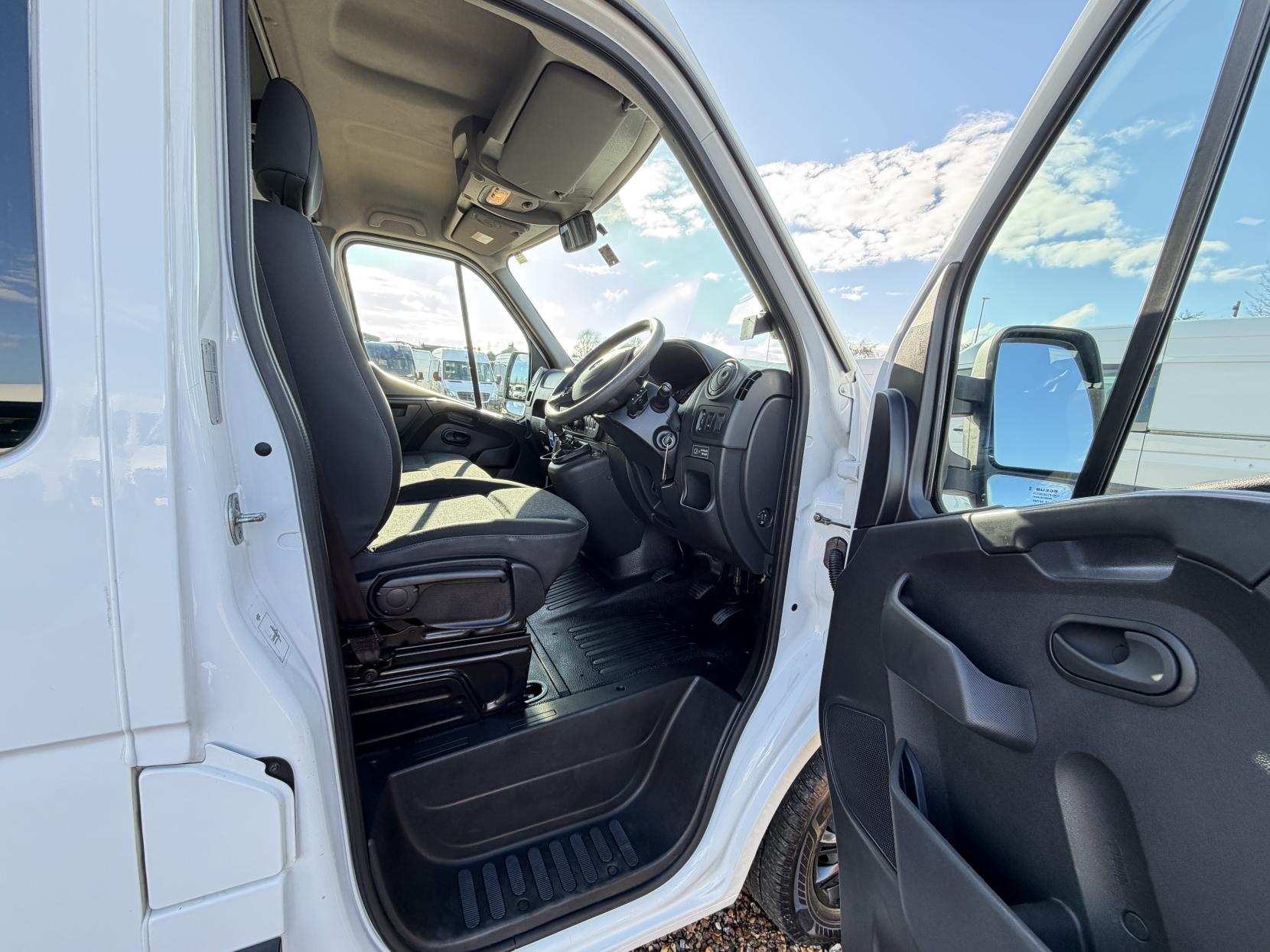 Vauxhall Movano 2.3 CDTi 3500 Panel Van 5dr Diesel Manual FWD L2 H2 Euro 6 (130 ps)