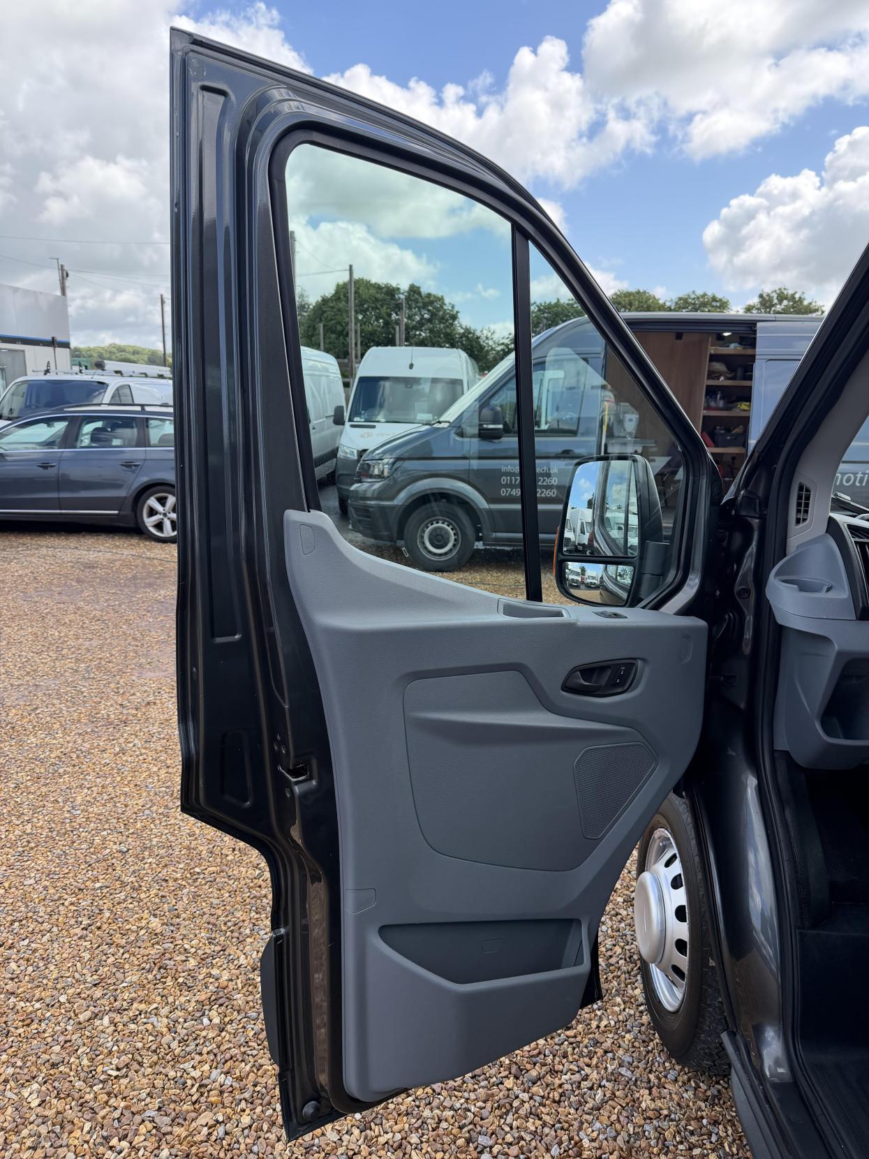 2019 Ford Transit 2.0 350 EcoBlue Chassis Double Cab 4dr Diesel Manual RWD L3 H1 Euro 6 (DRW) (130 ps) - Thumbnail 32