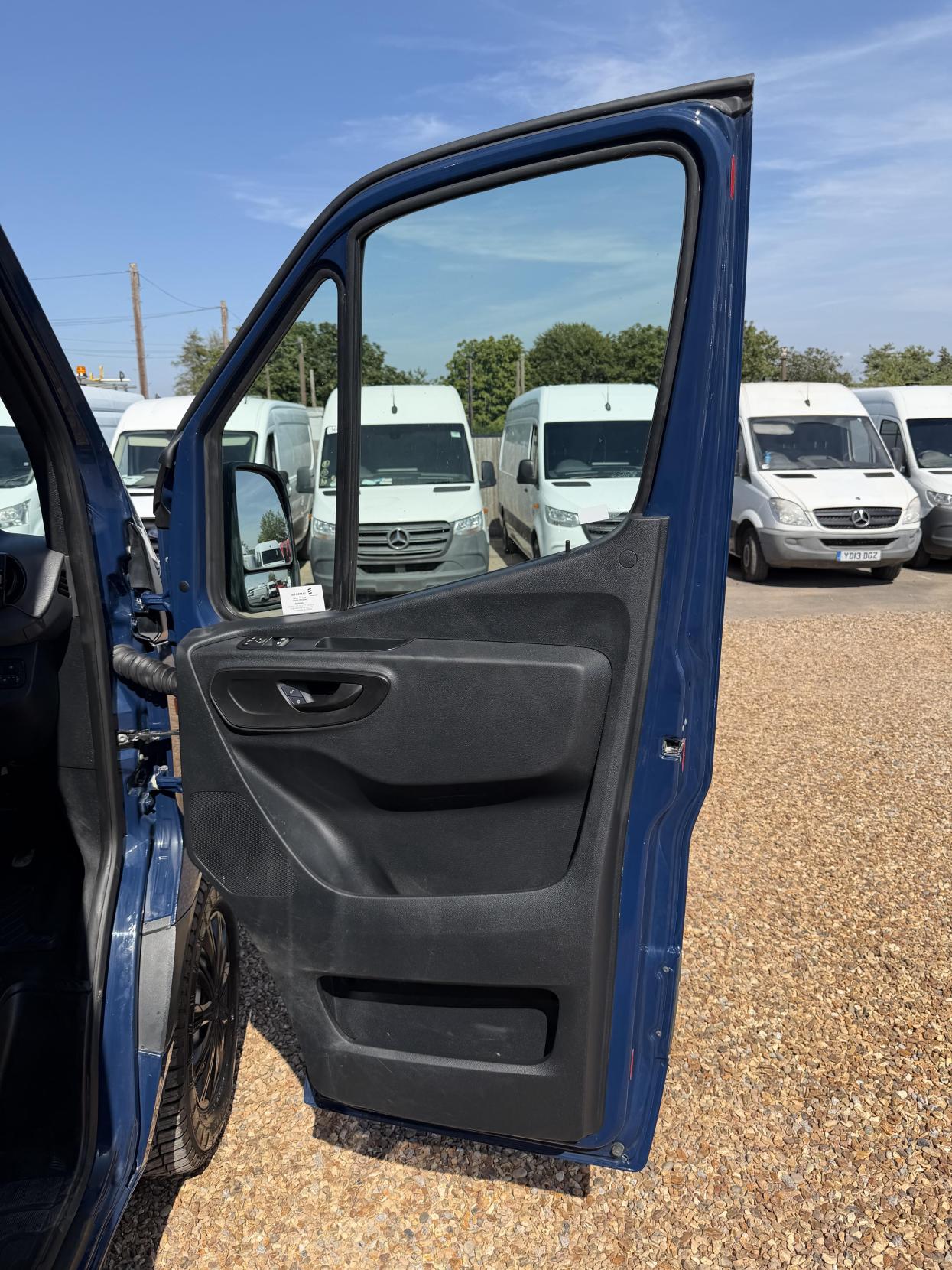2019 Mercedes-Benz Sprinter 2.1 314 CDI Panel Van 5dr Diesel Manual RWD L2 H2 Euro 6 (s/s) (143 ps) - Thumbnail 14