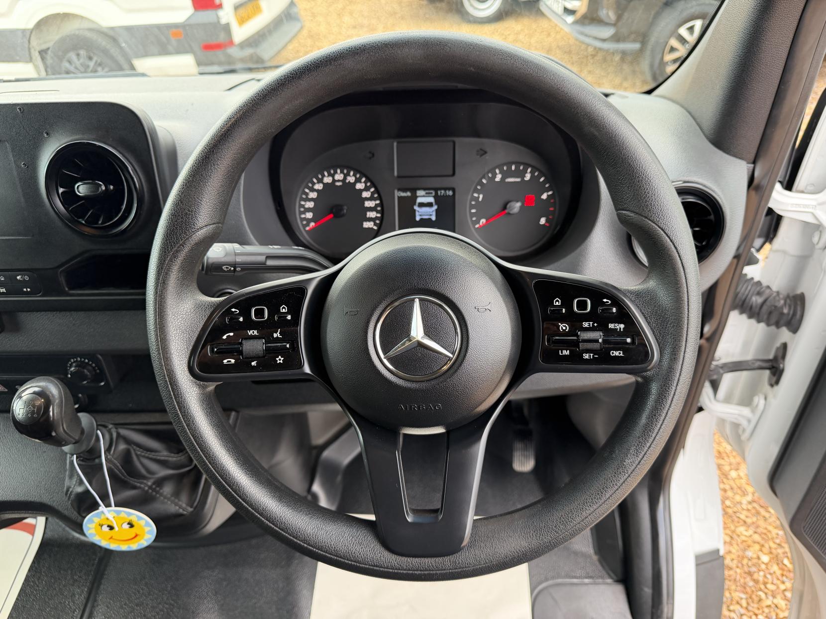 2020 Mercedes-Benz Sprinter 2.1 314 CDI Panel Van 5dr Diesel Manual RWD L2 H2 Euro 6 (s/s) (143 ps) - Thumbnail 16