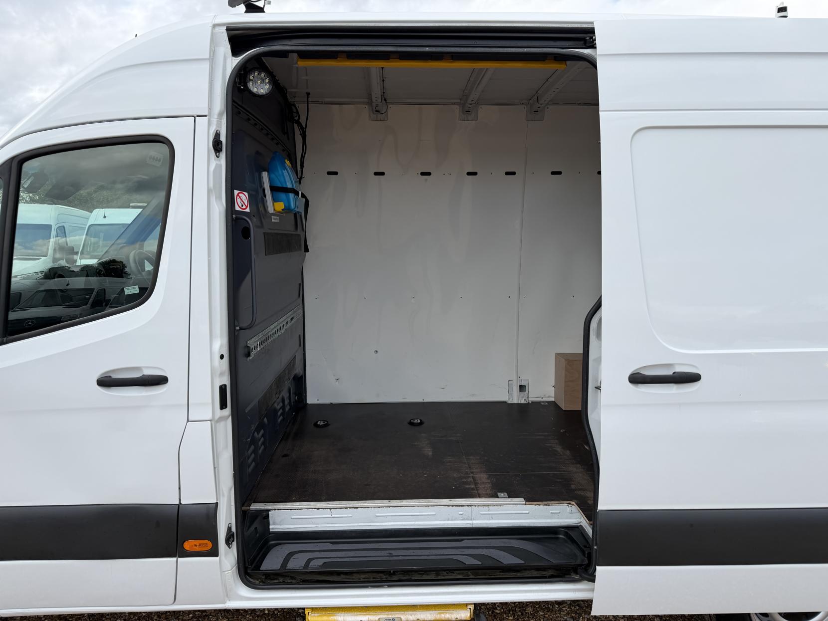 2020 Mercedes-Benz Sprinter 2.1 314 CDI Panel Van 5dr Diesel Manual RWD L2 H2 Euro 6 (s/s) (143 ps) - Thumbnail 34