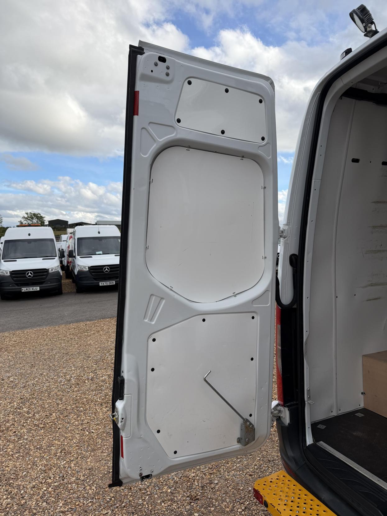 2020 Mercedes-Benz Sprinter 2.1 314 CDI Panel Van 5dr Diesel Manual RWD L2 H2 Euro 6 (s/s) (143 ps) - Thumbnail 39